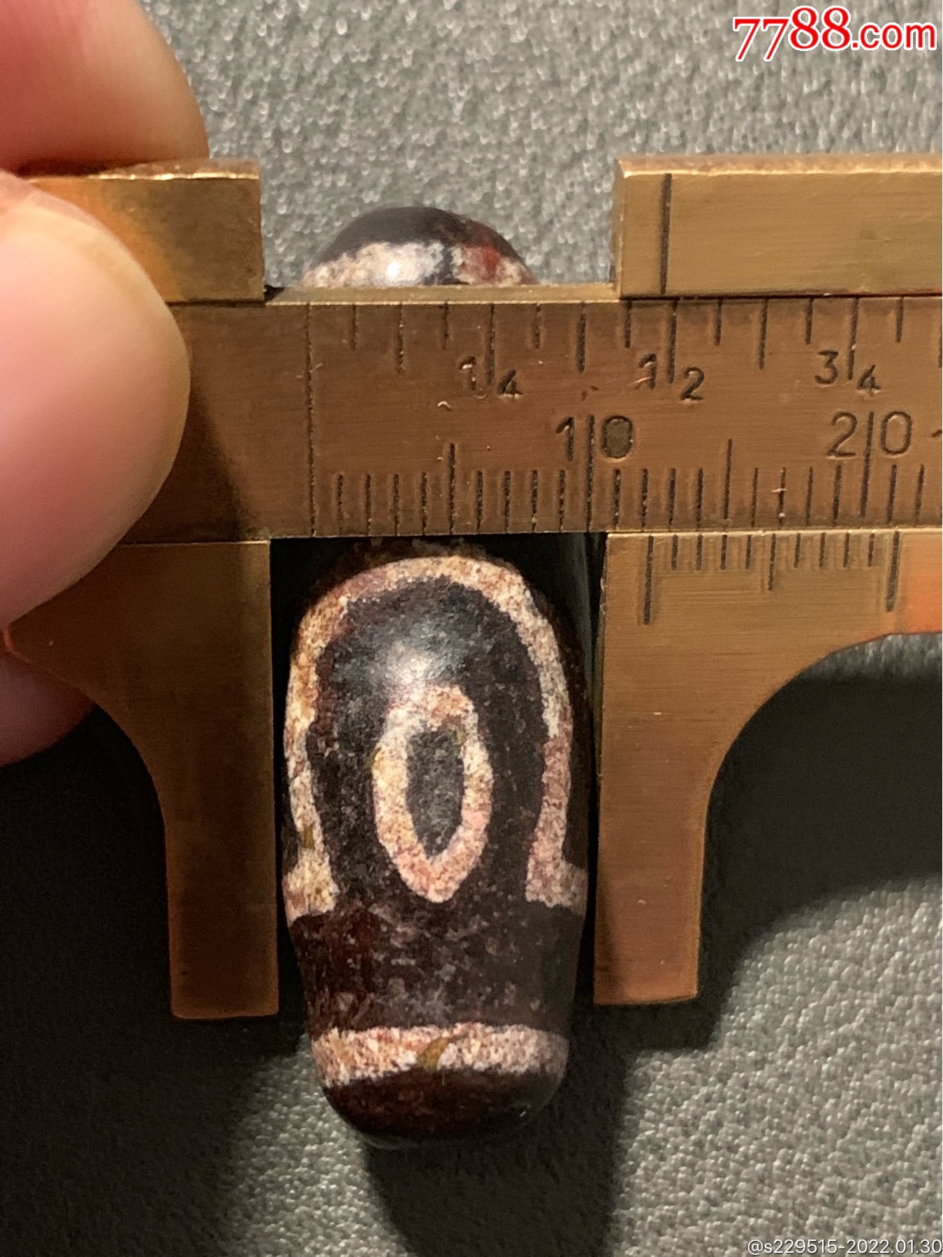 藏传满朱砂阴刻纹二眼黑皮象雄天珠36122毫米