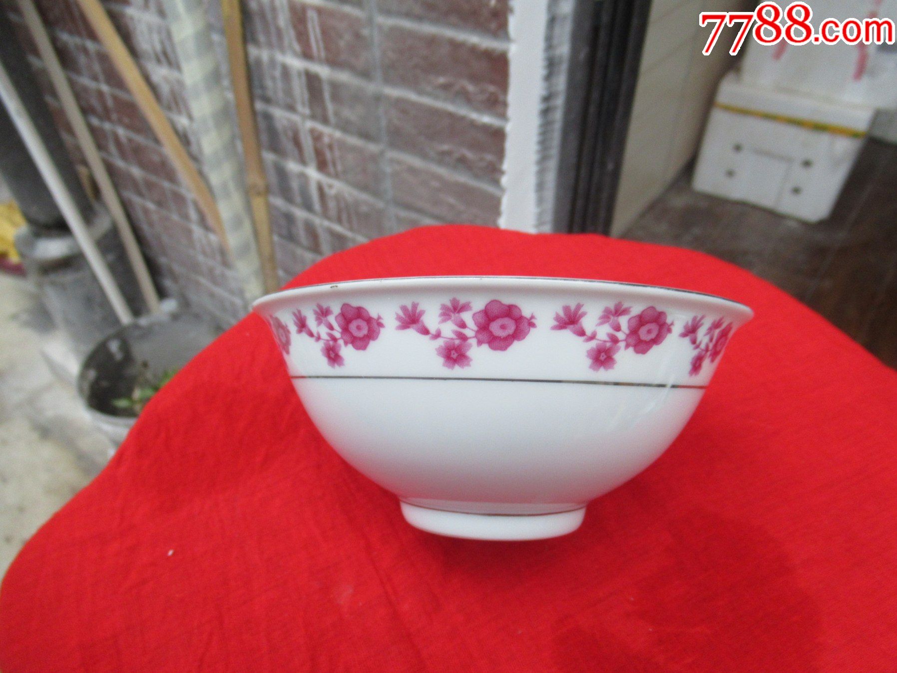 八十年代底款景德镇瓷红碎花装饰碗(剩库存货)_价格10元【海涛临风】