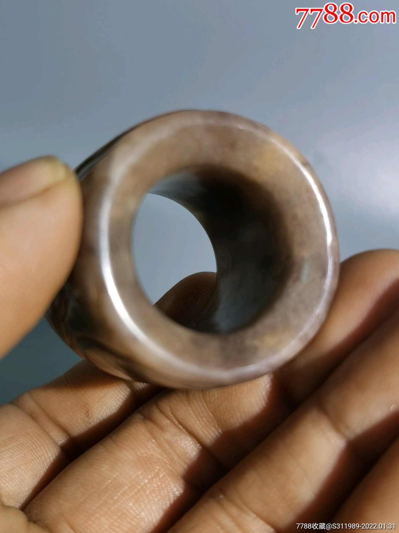 以前一线收的辽金和田玉扳指包浆沁色入骨