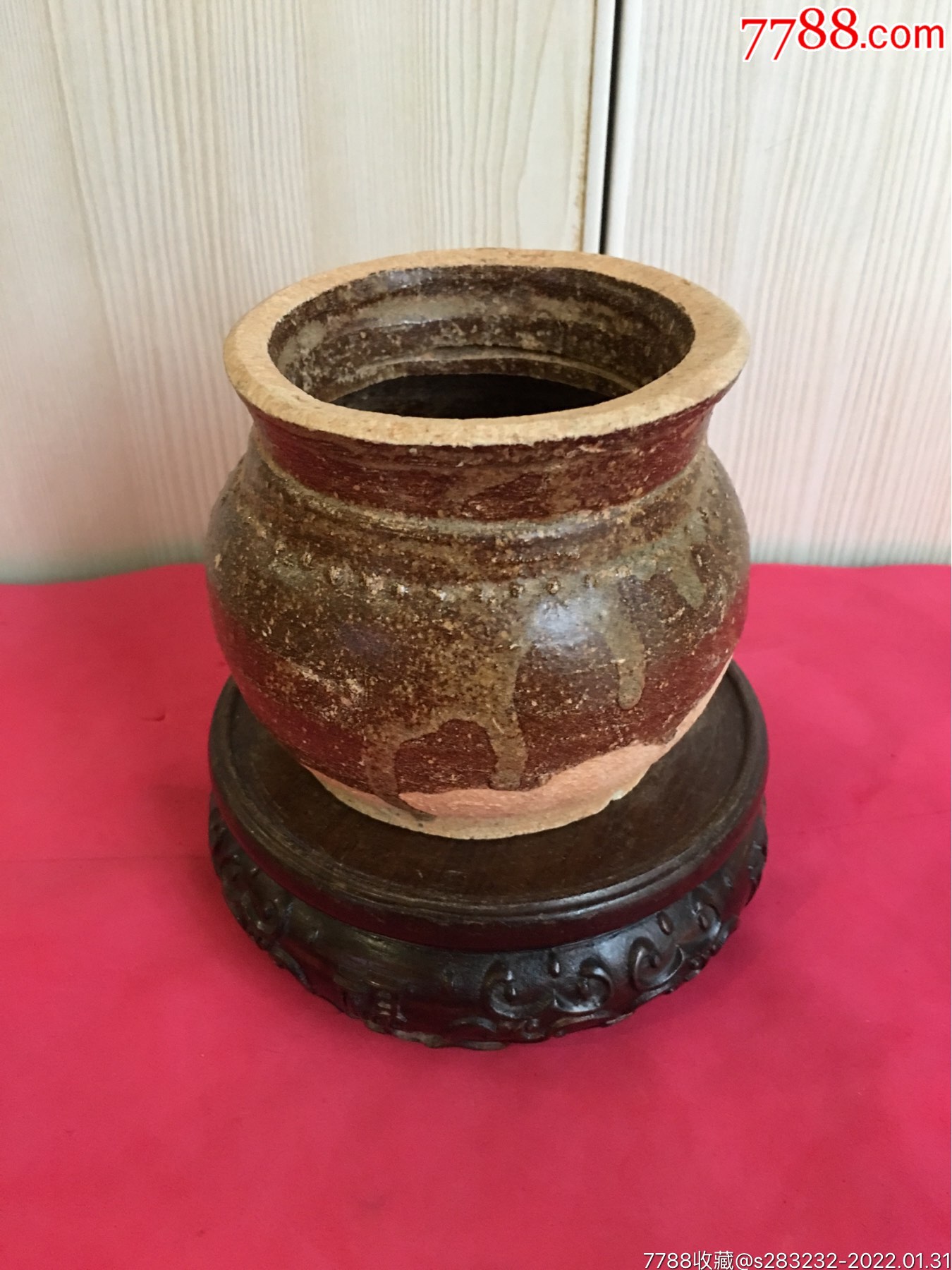 宋代吉州窑酱釉鼓钉渣斗