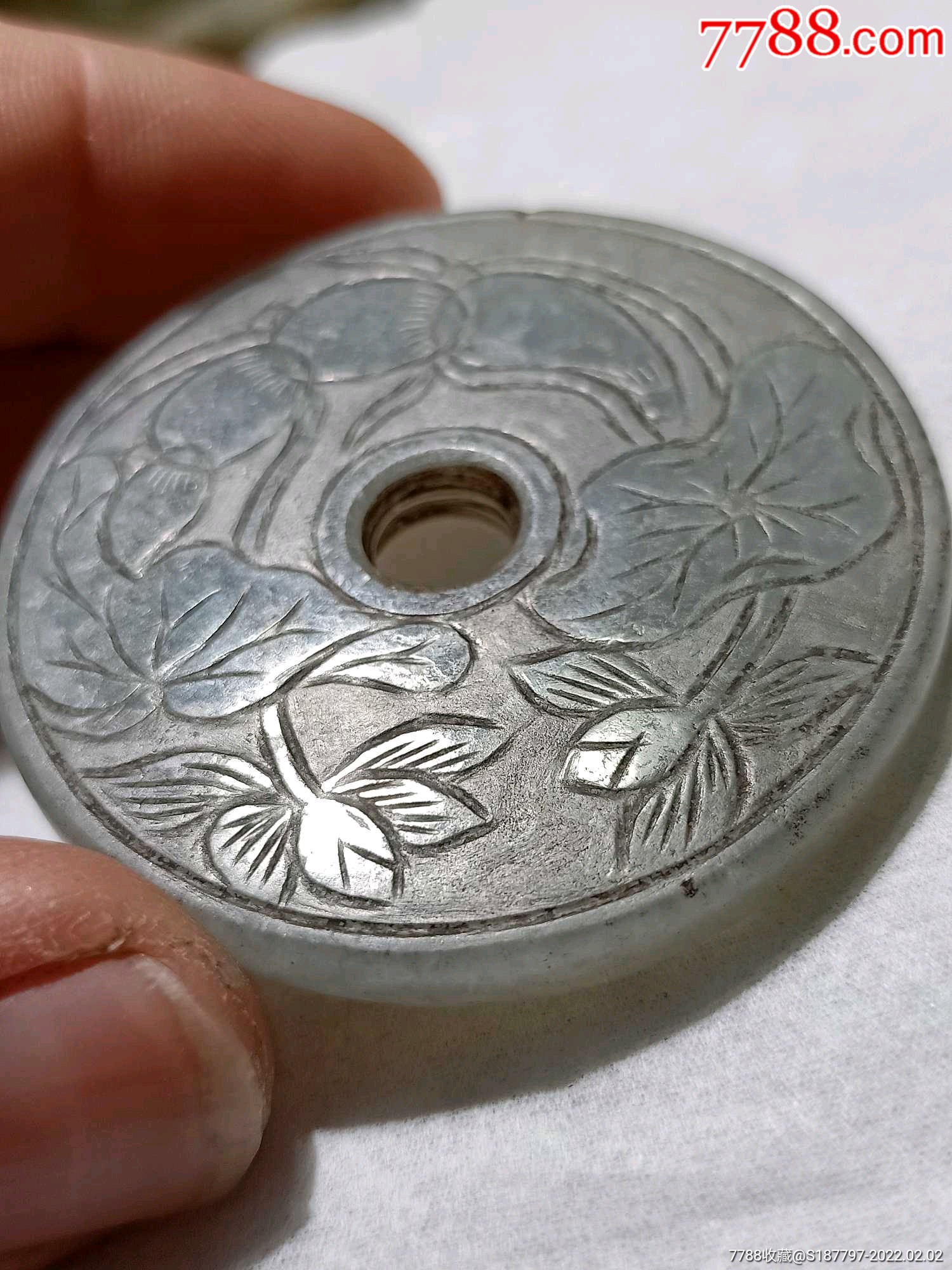 清代玉璧翡翠花卉瓜果纹饰