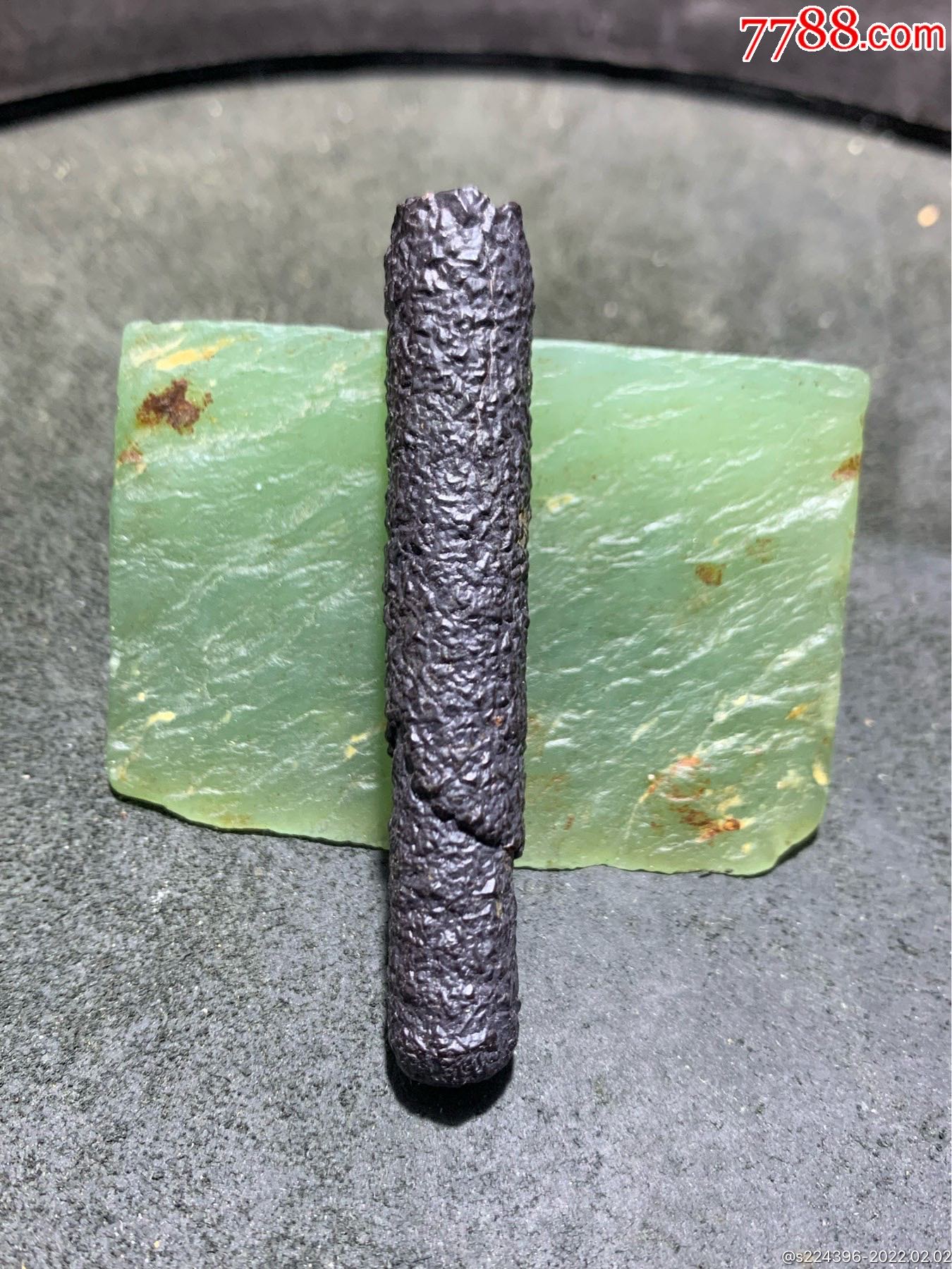 精美罕见戈壁管状黑金刚原石一块