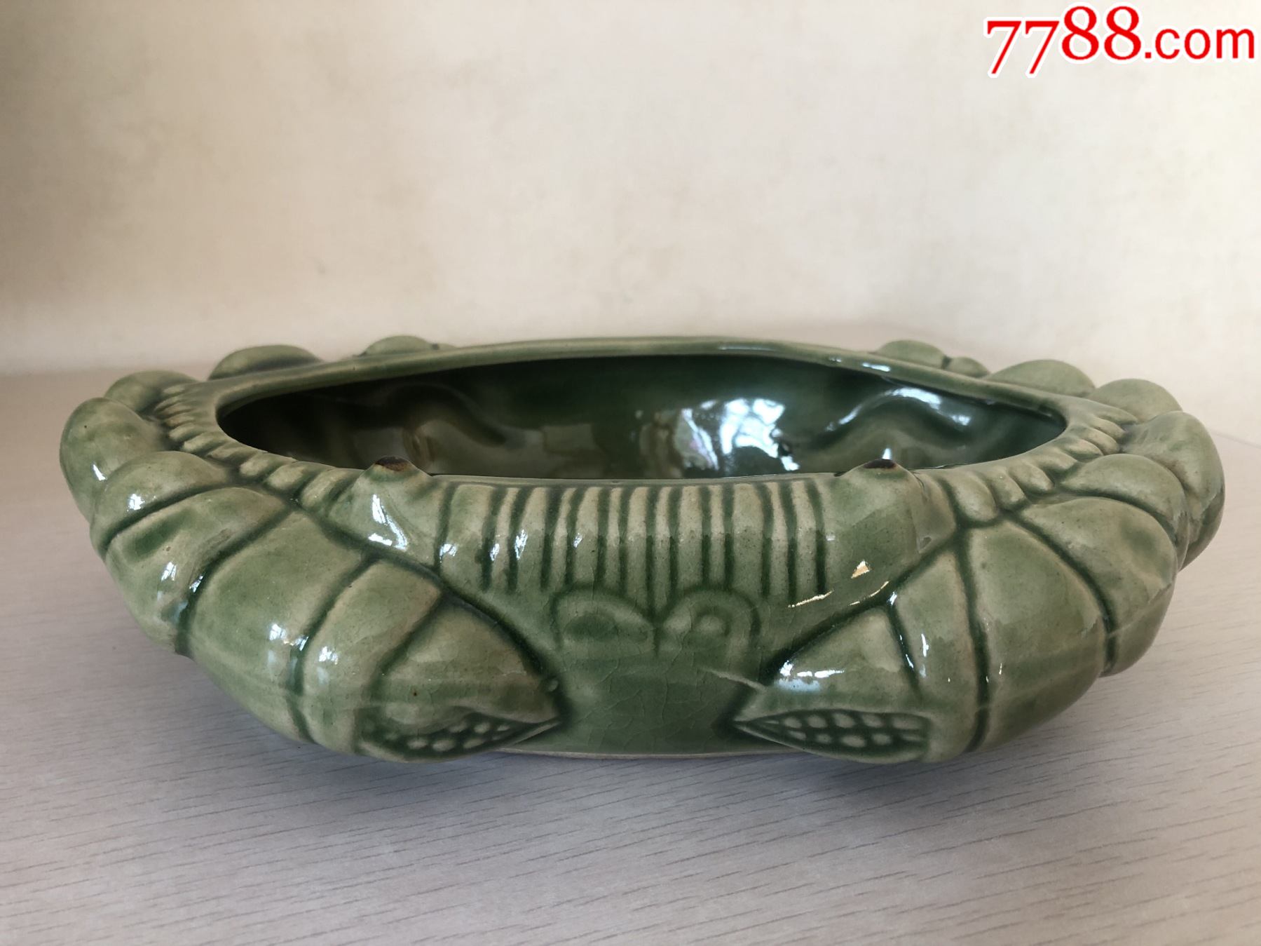 几十年的龙泉窑青釉水仙盆