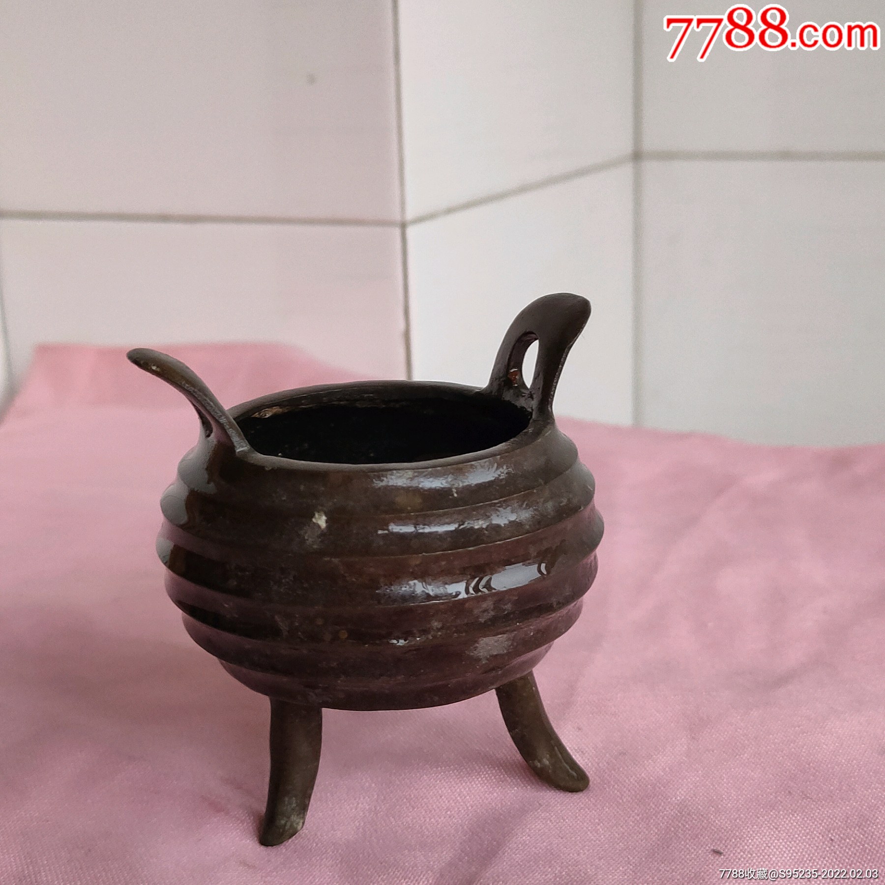 一只造形漂亮的三脚鼎形铜小香炉_价格520元_第1张_7788收藏__收藏