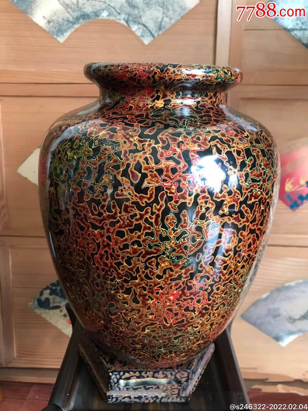 日本昭和时期木挖犀皮漆菠萝漆赏瓶