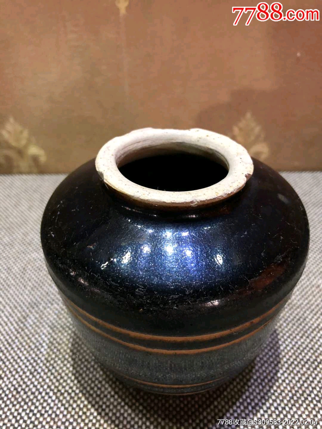 北宋卧足黑釉弦纹罐