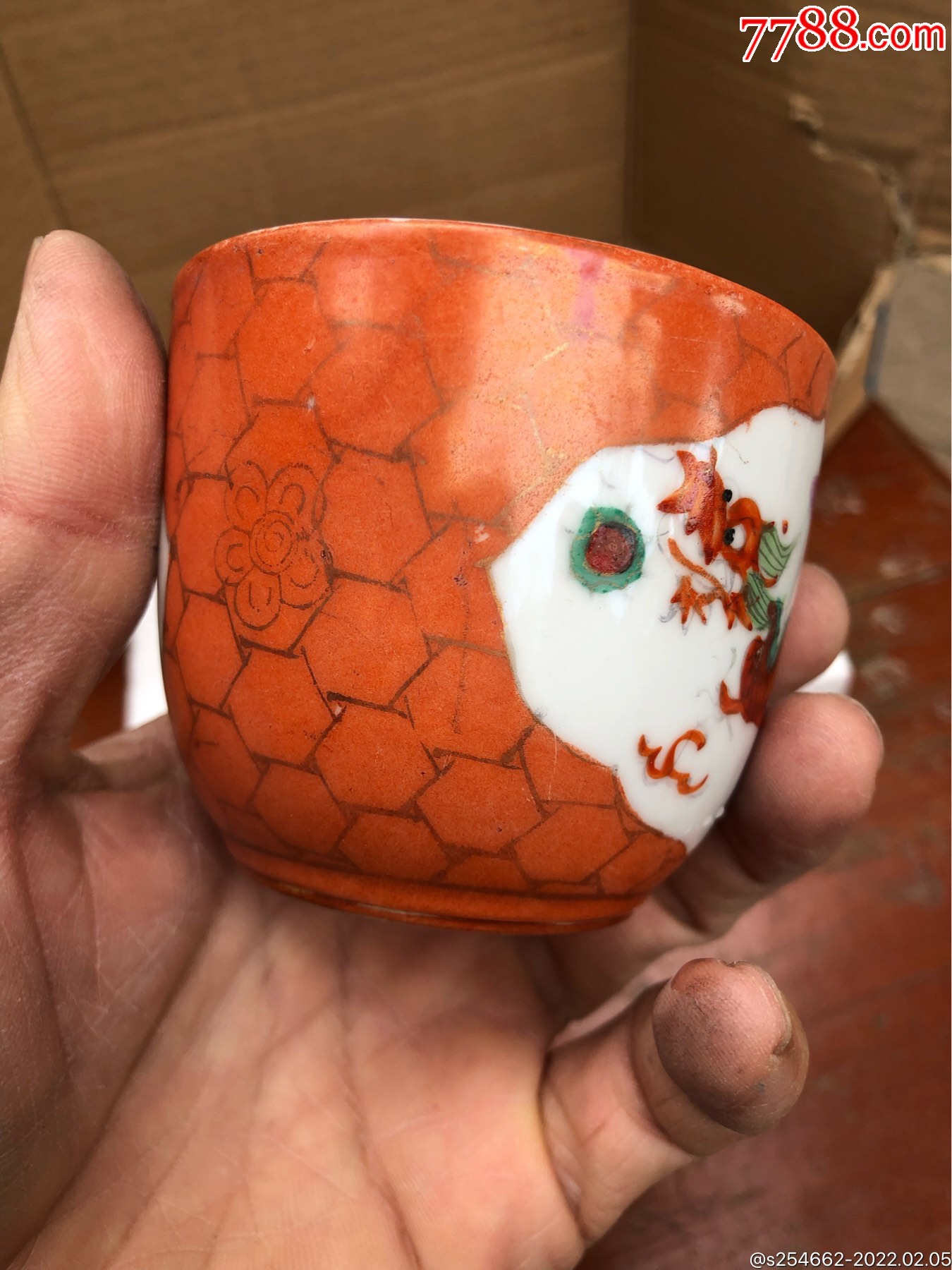 超小的矾红描金开窗小香炉