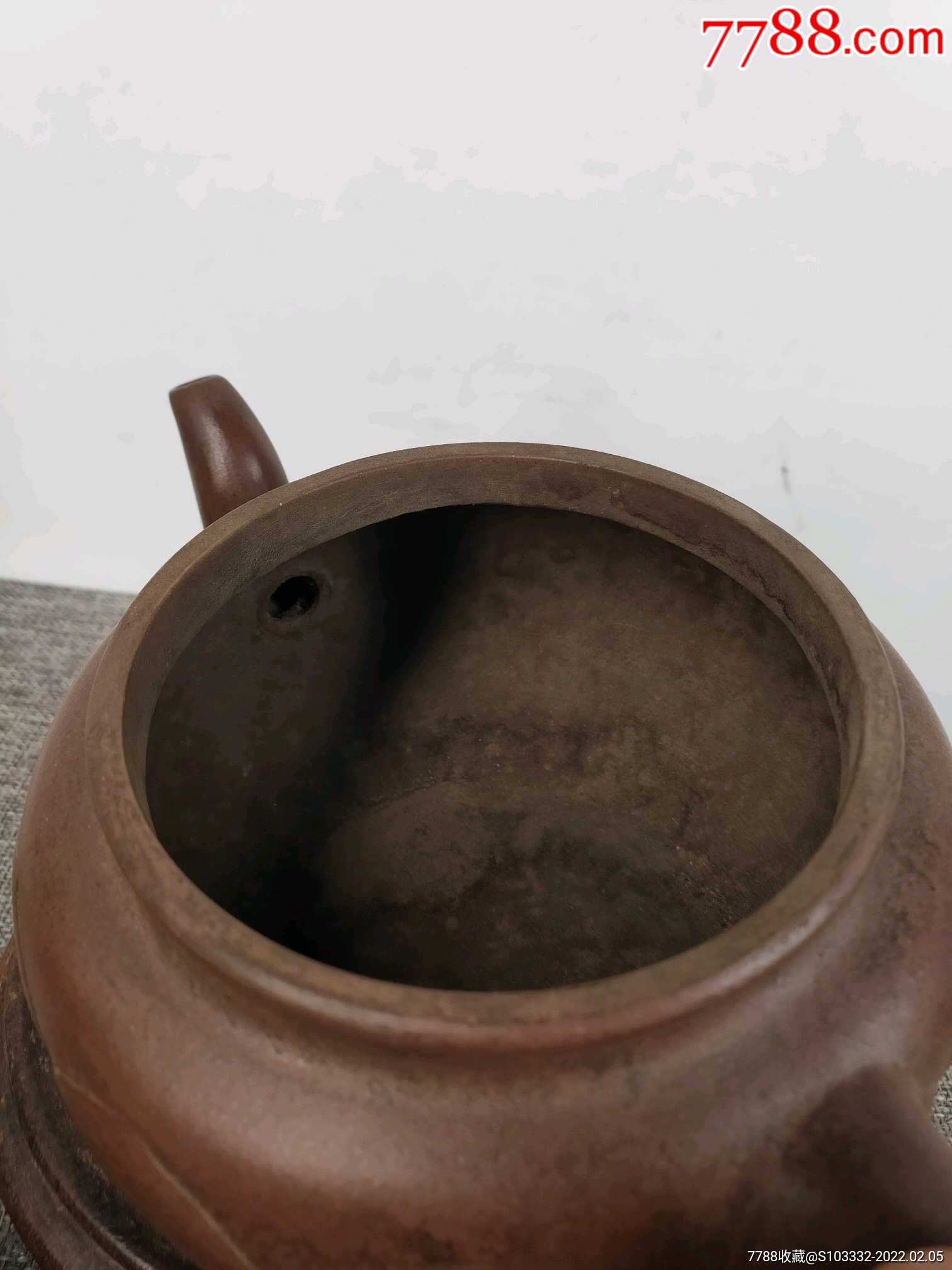 民间收到民藏明月来相照逸公刻字底款老紫砂壶一把出水流畅包浆醇厚保