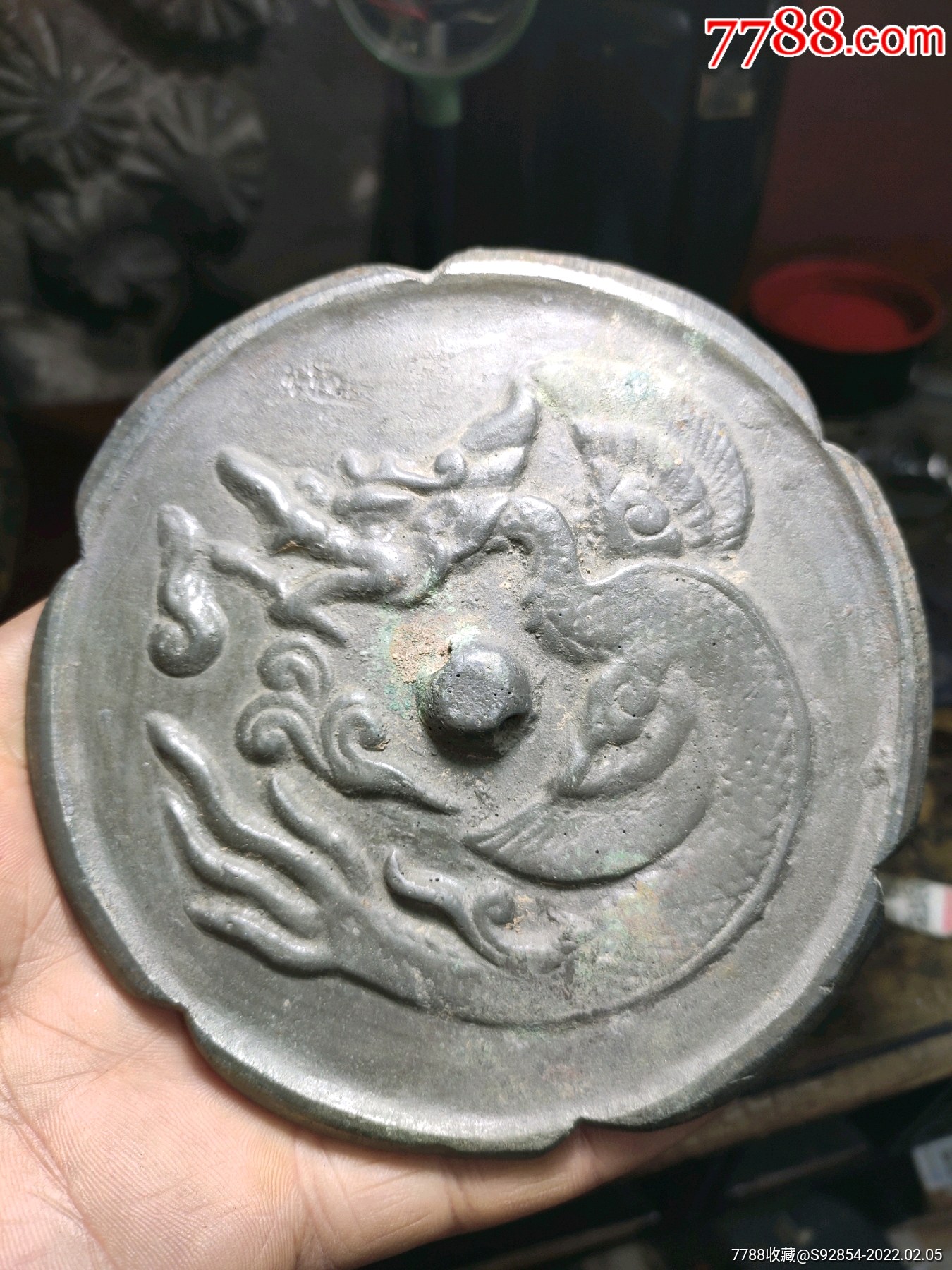 中古时期鱼化龙铜镜