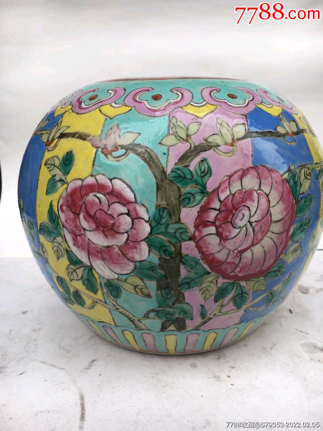 清代粉彩牡丹西瓜罐