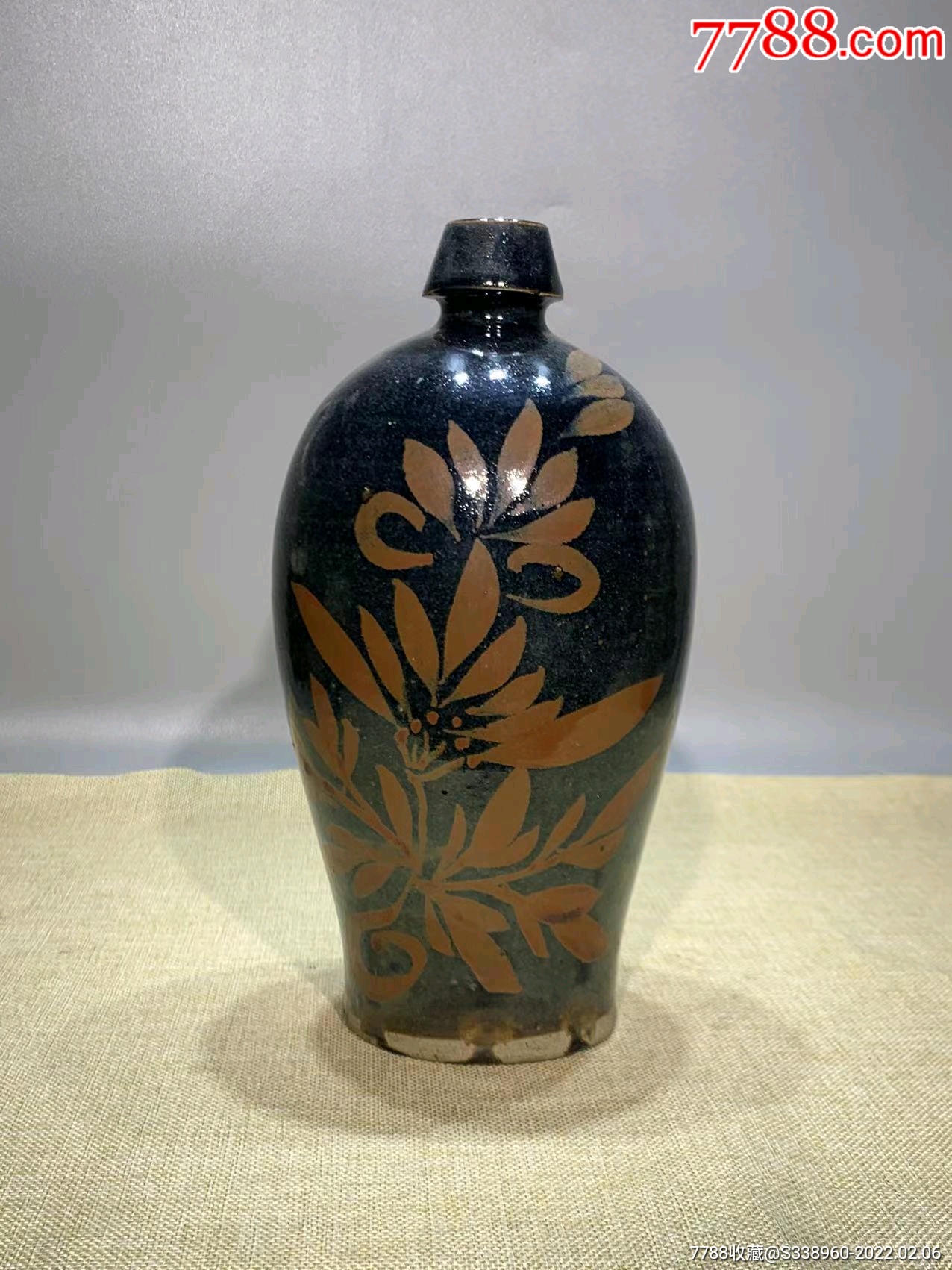 宋代铁锈花梅瓶