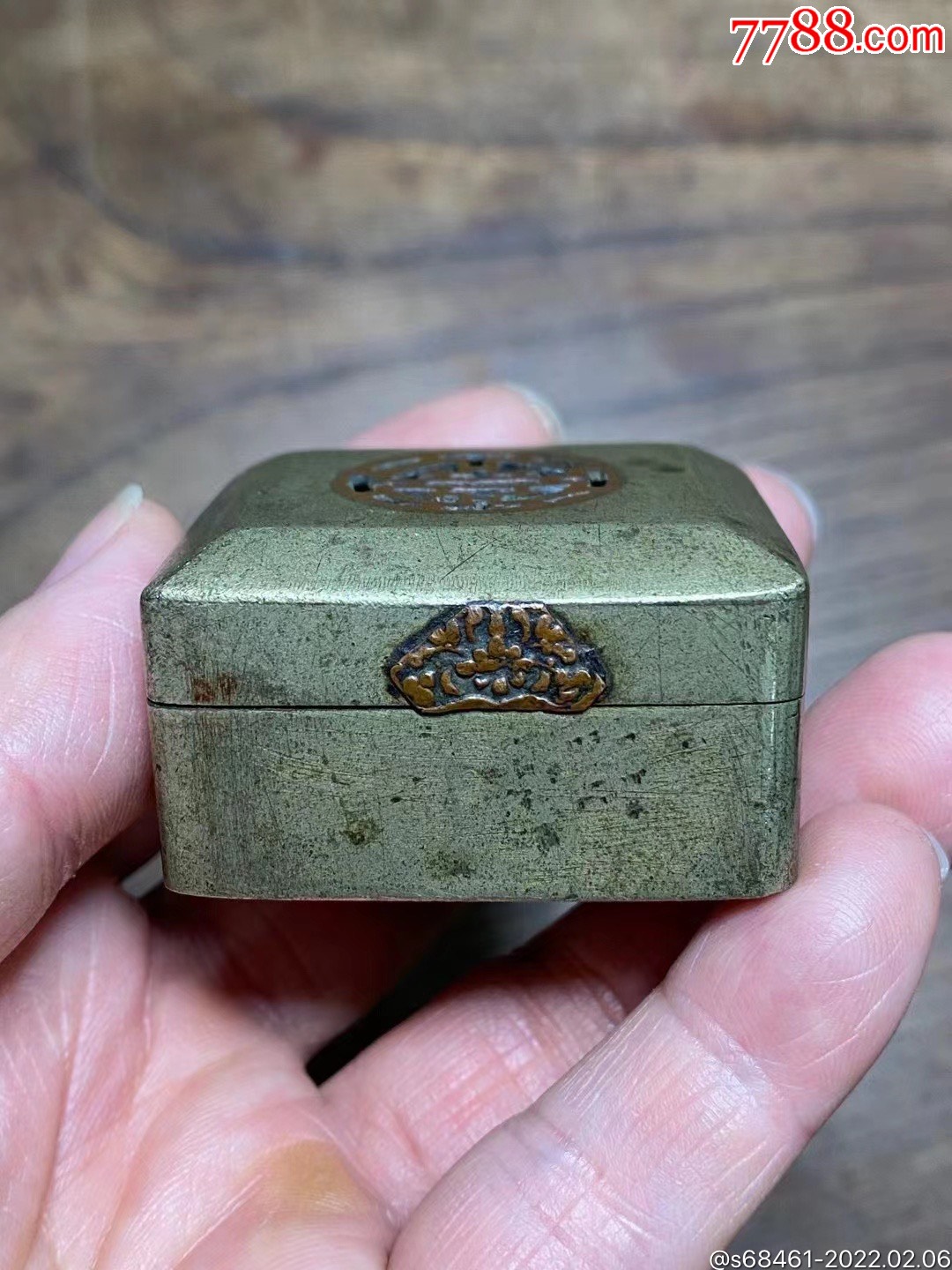 三色铜镂空寿字纹小香薰不议价