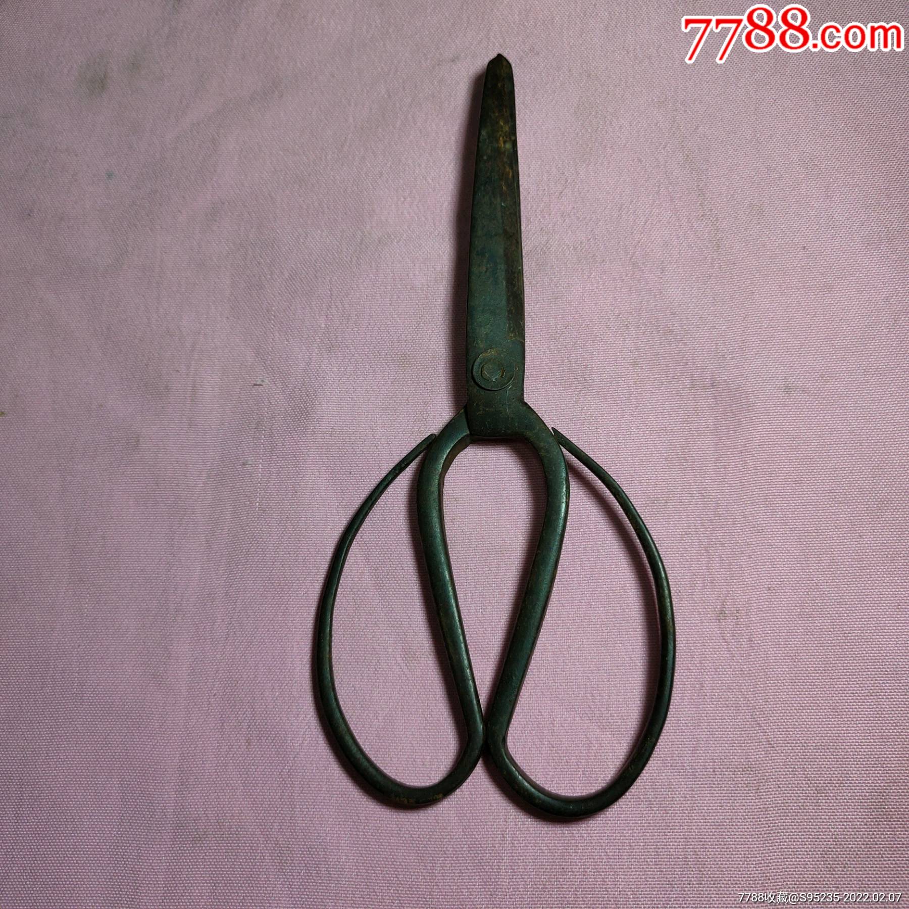 从老城区拆迁地收来的民国裁缝用老剪子