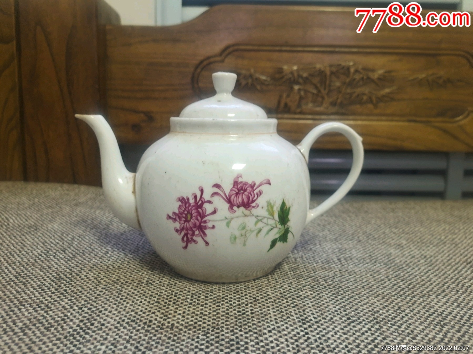 文革时期博山粉彩茶壶