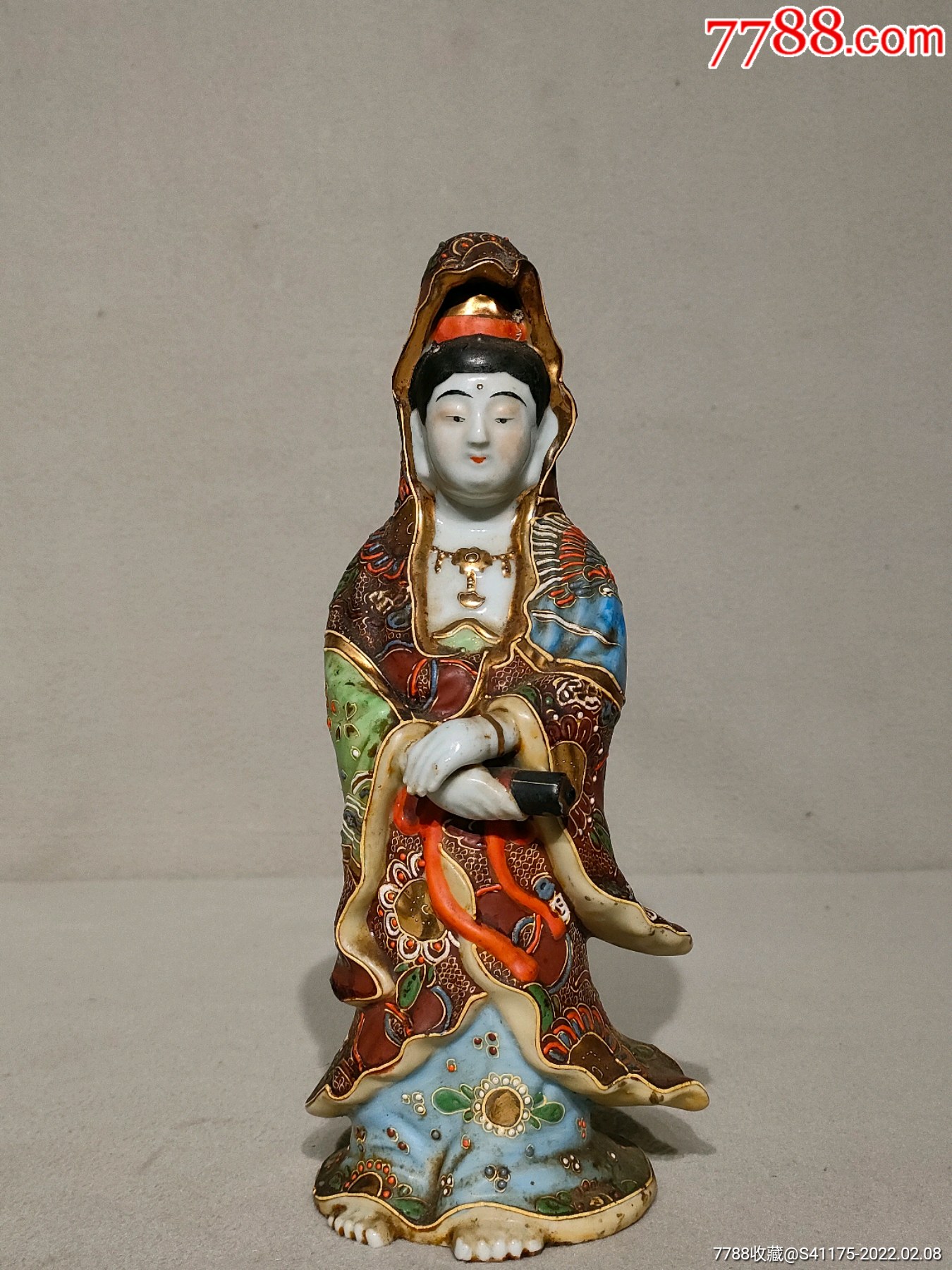 民国瓷佛像一尊开脸慈祥面代笑容刻工精湛宝相庄严普度众生