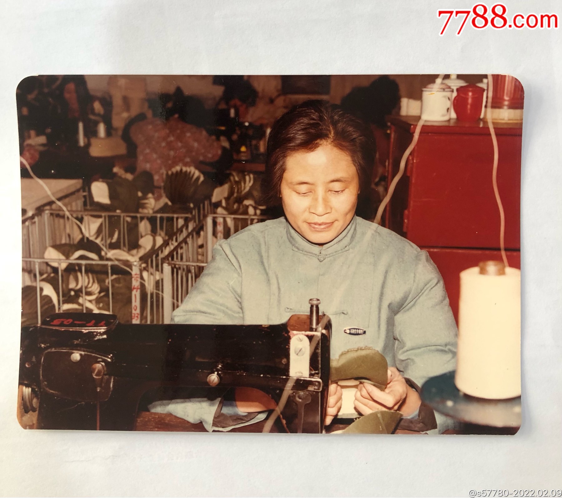 滚动鼠标滚轴,图片即可轻松放大,缩小更多"老照片