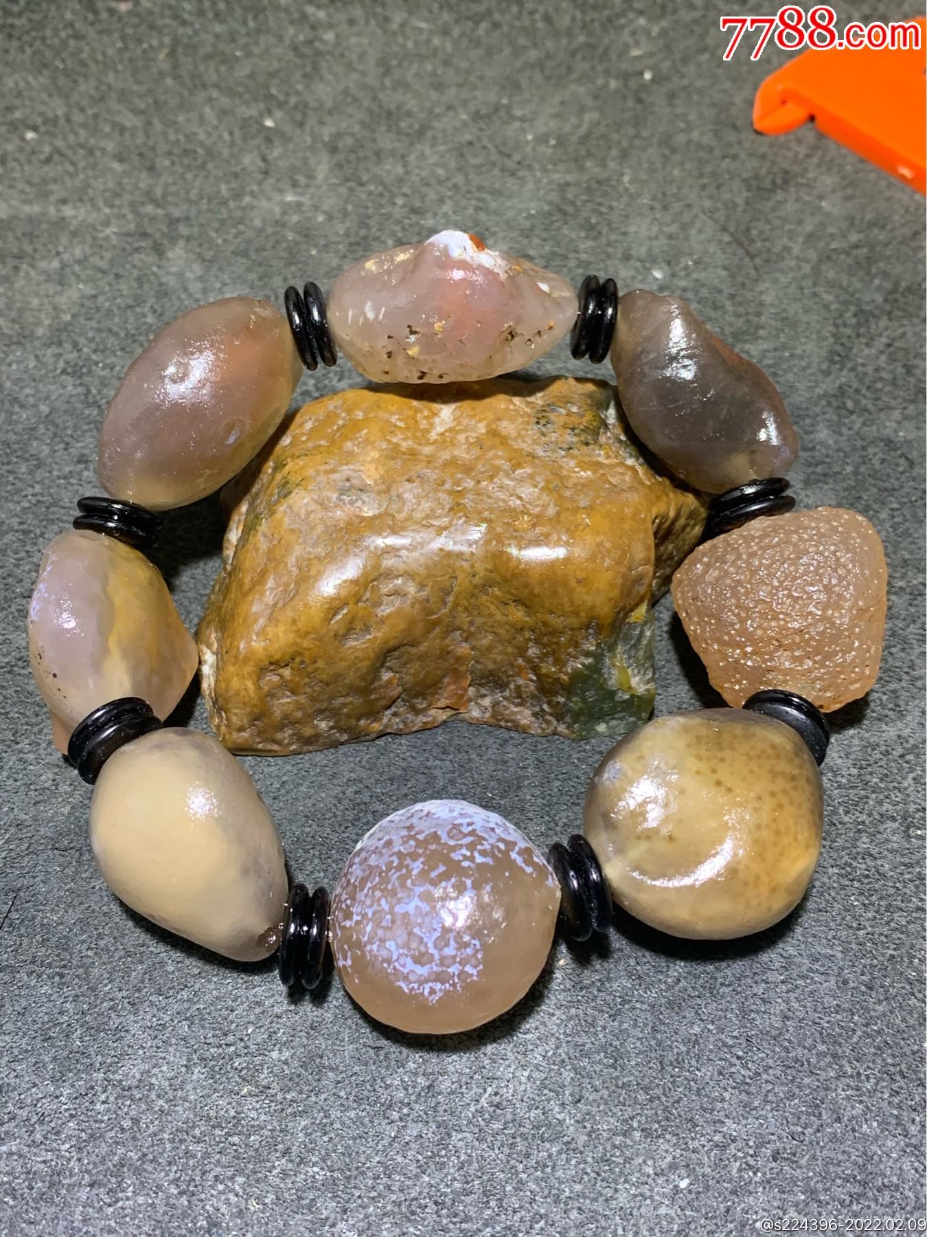 放一条福利精美天然戈壁黑糖心玛瑙原石大手串一条