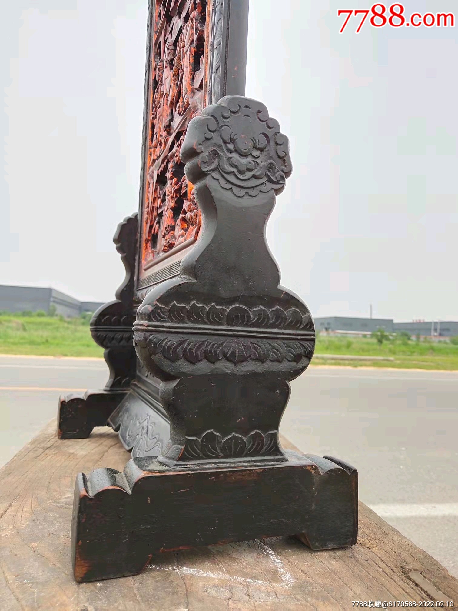 清代官家核桃木插屏25公分厚透雕人物桃园三结义全身满工鎏