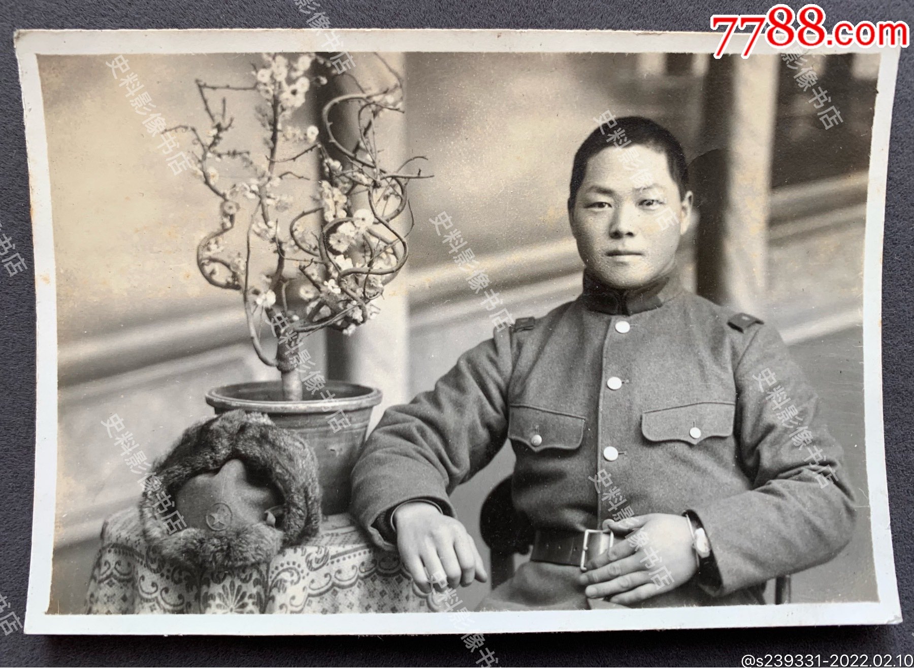 民国时期东北沦陷区相馆布景拍摄日本关东军士兵肖像照一枚