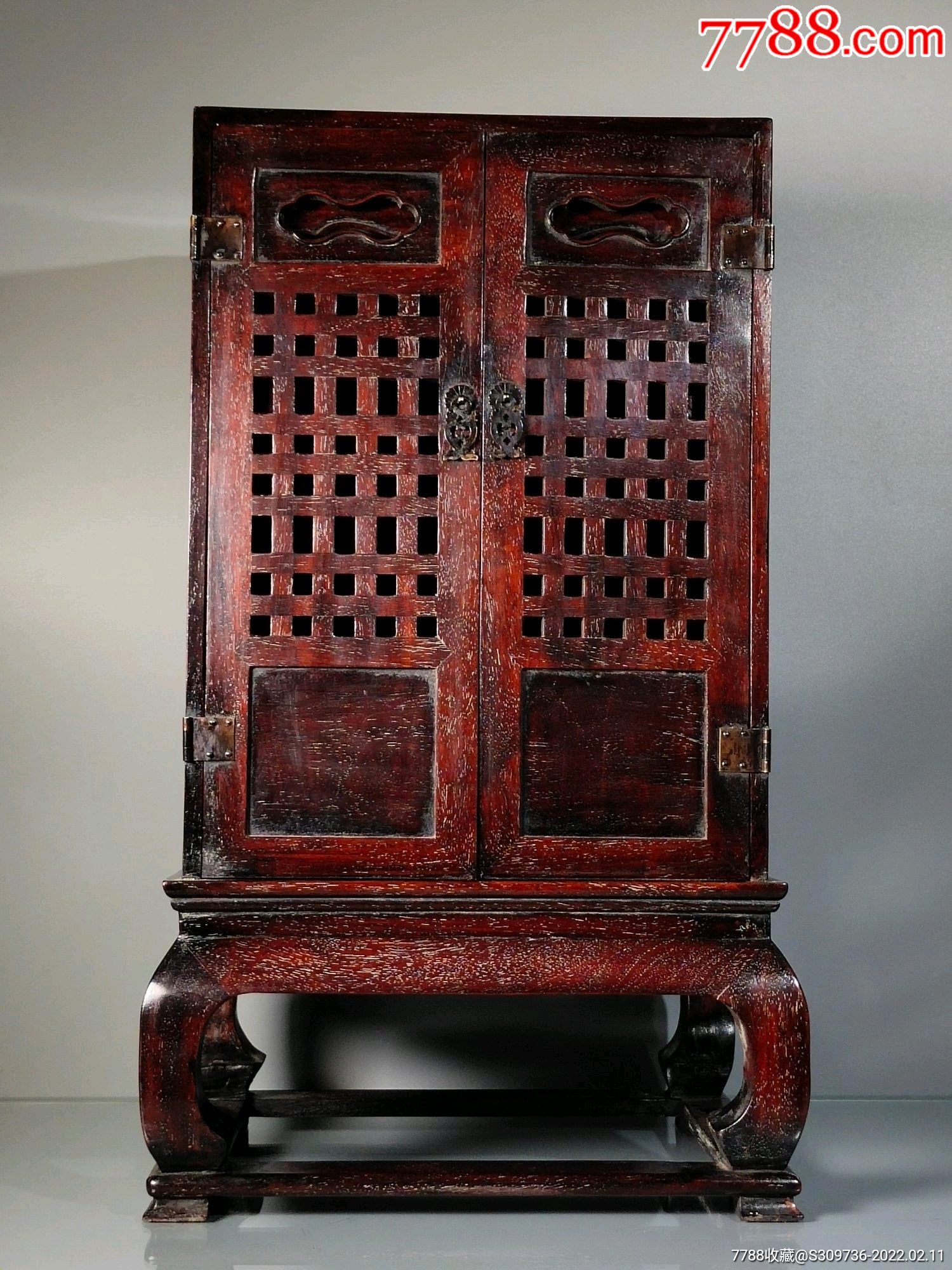 小叶檀木打造佛龛柜摆件