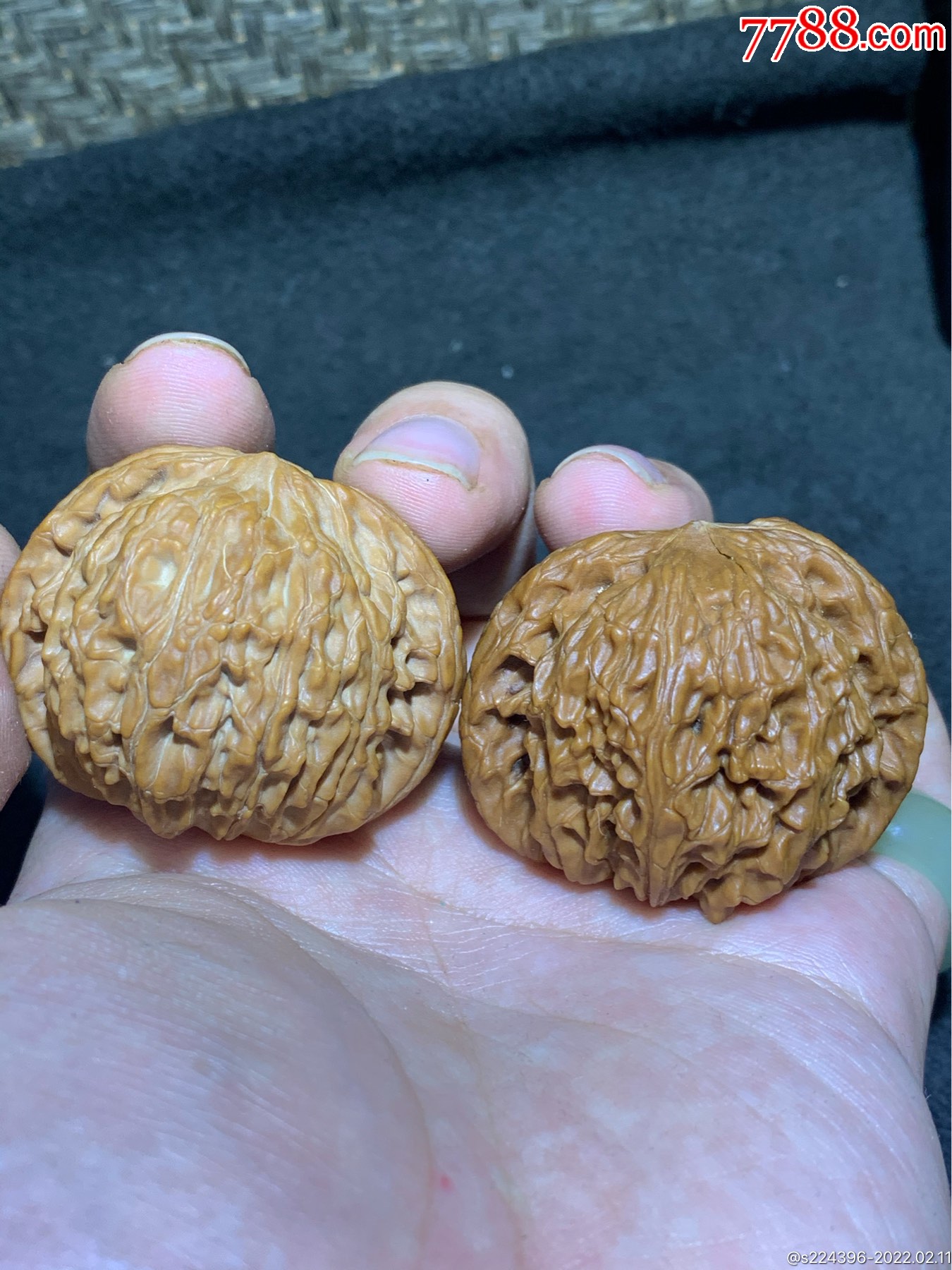 精美闷尖磨盘狮子头文玩核桃一对