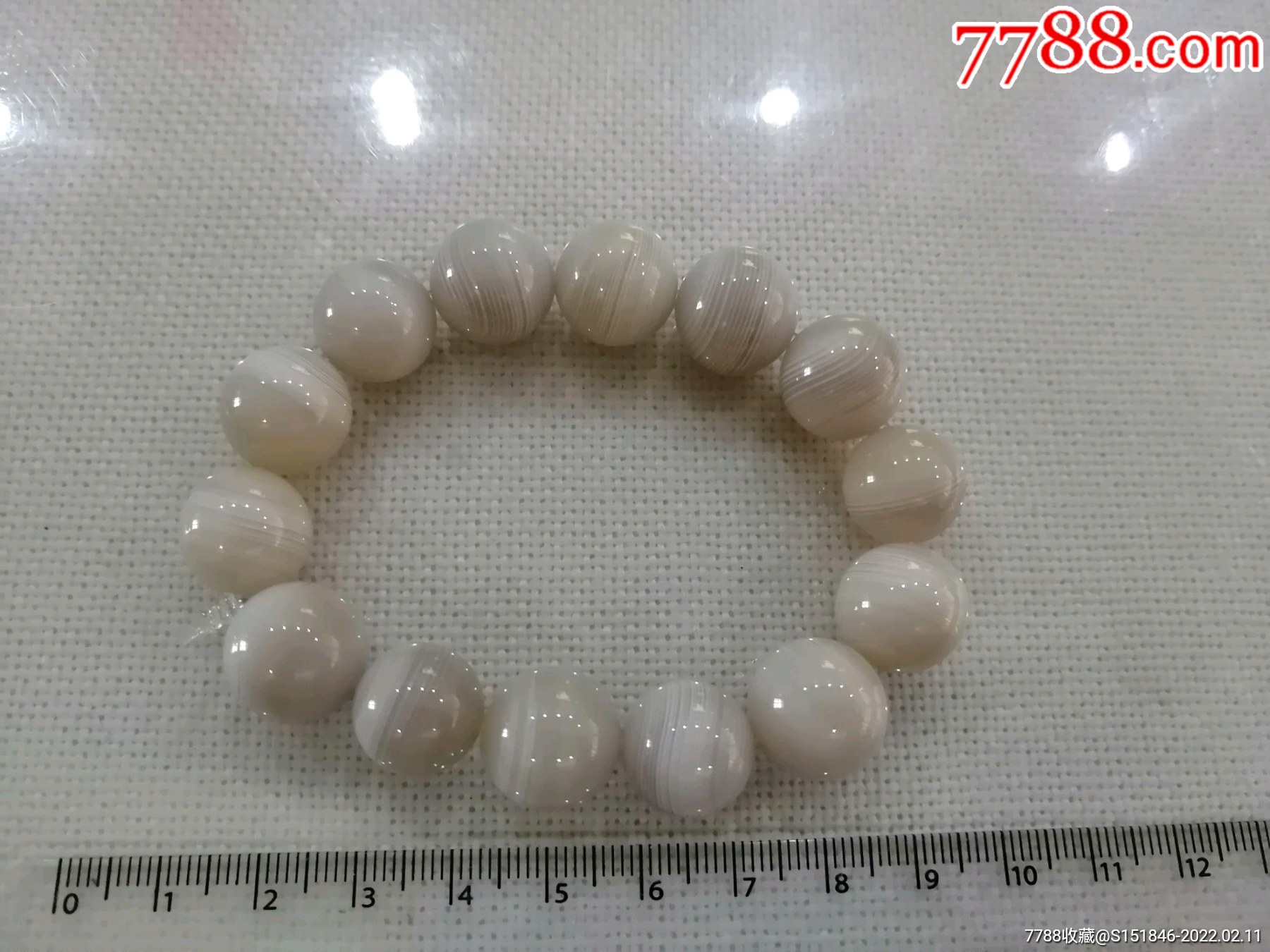 白色缠丝玛瑙手串闪丝透亮温润如玉尺寸重量见图直径13mm至14mm