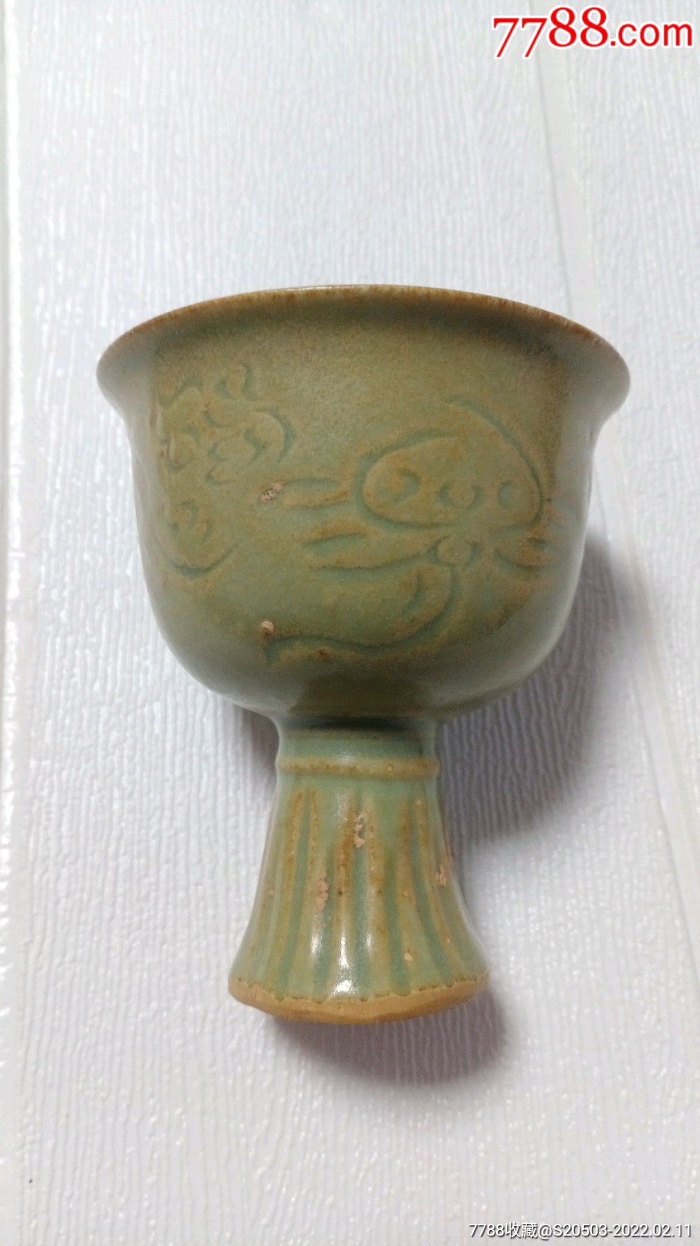明代龙泉窑刻花高足杯釉面稍有水沁品相完整如图