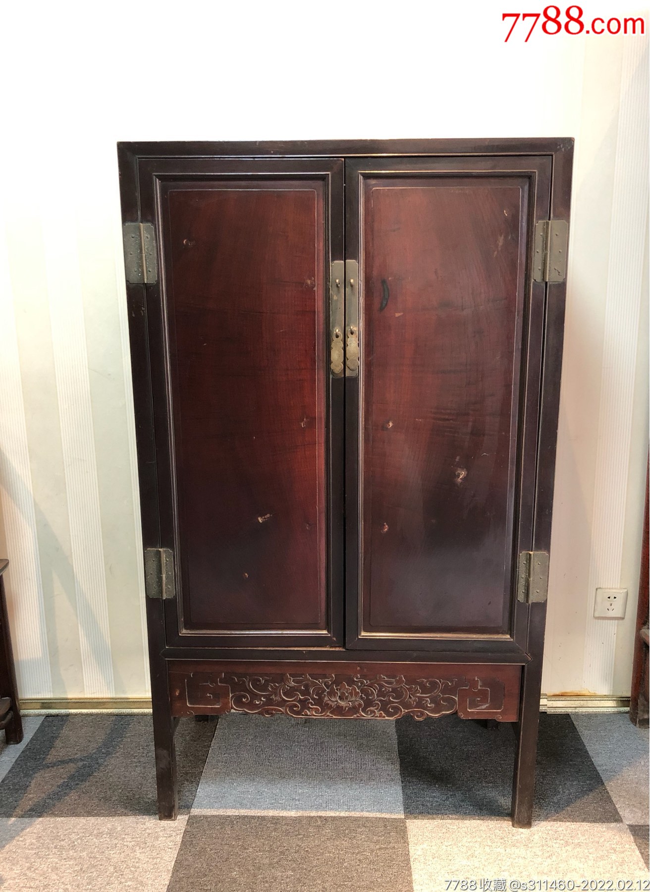 清代鸡翅木嵌楠木立柜