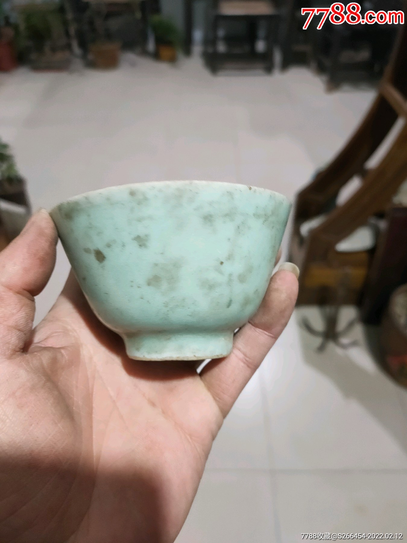 清代龙泉窑豆青釉茶碗