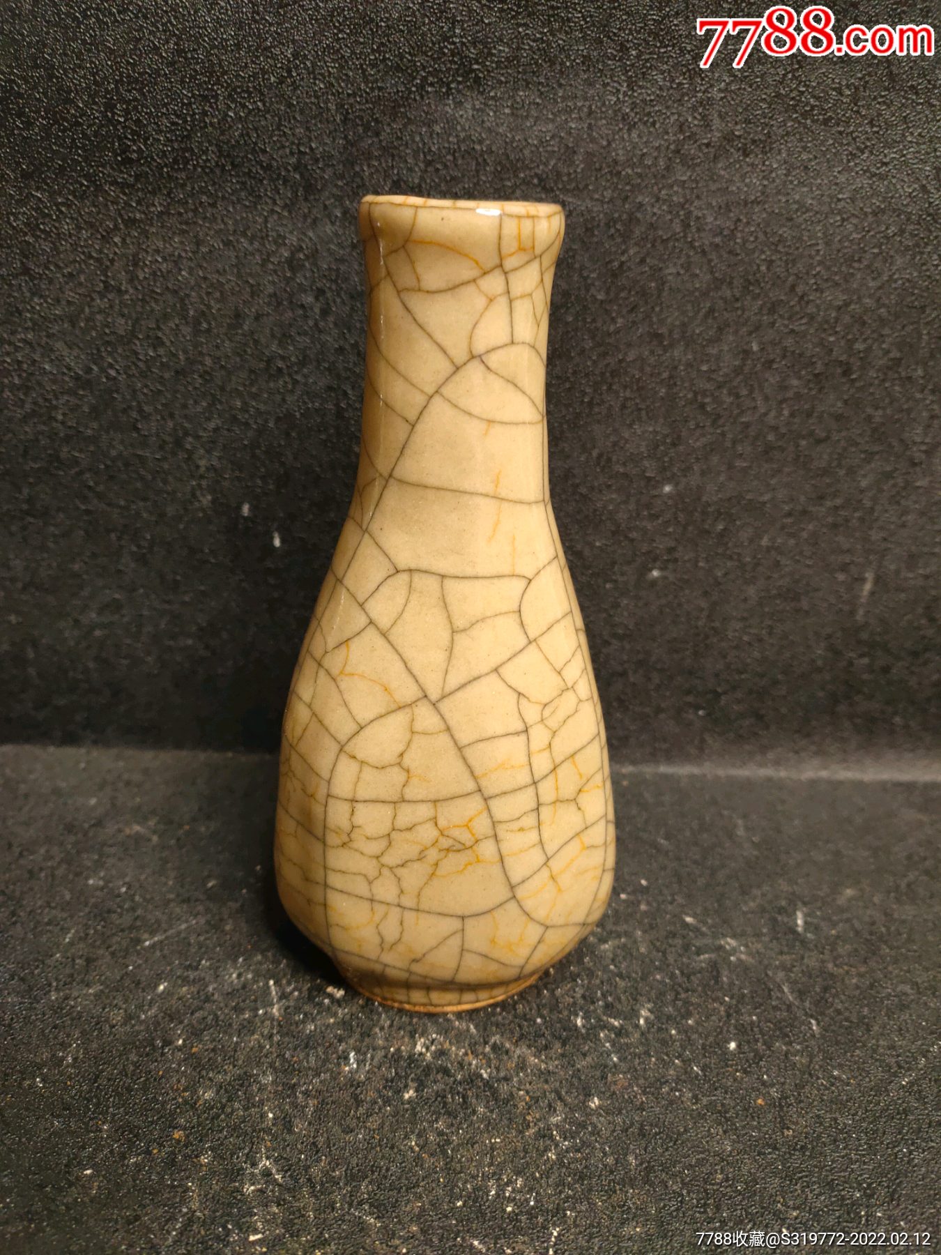 哥窑瓷瓶子