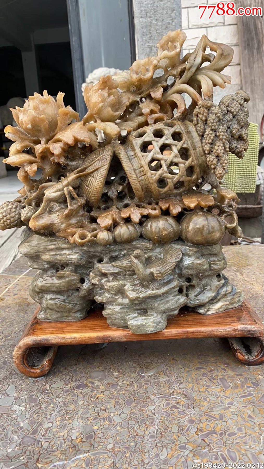 七十年代石头丰收摆件保存完整手工镂空雕刻精湛包真石头包手工