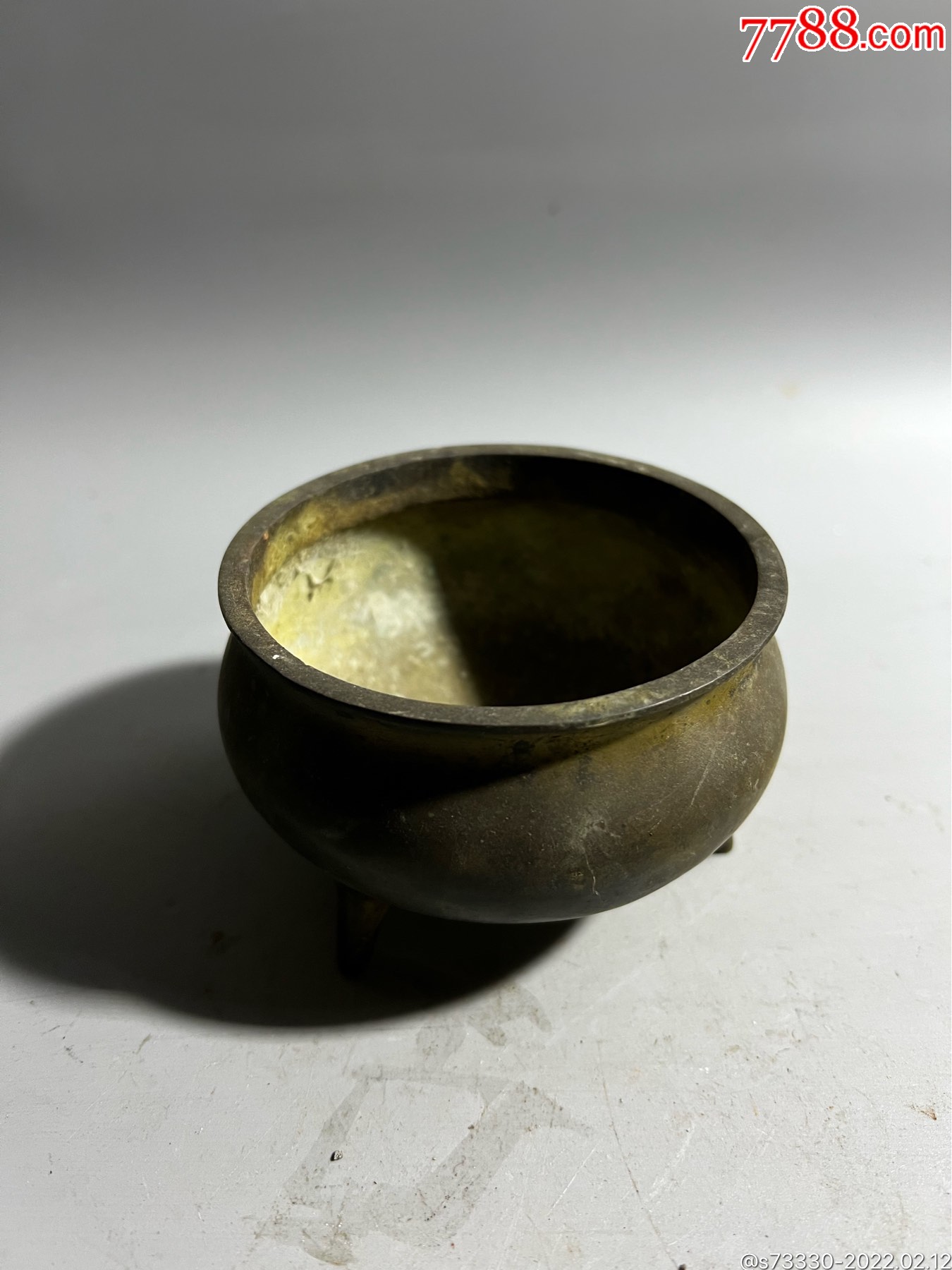 创汇期黄铜三足香炉一只