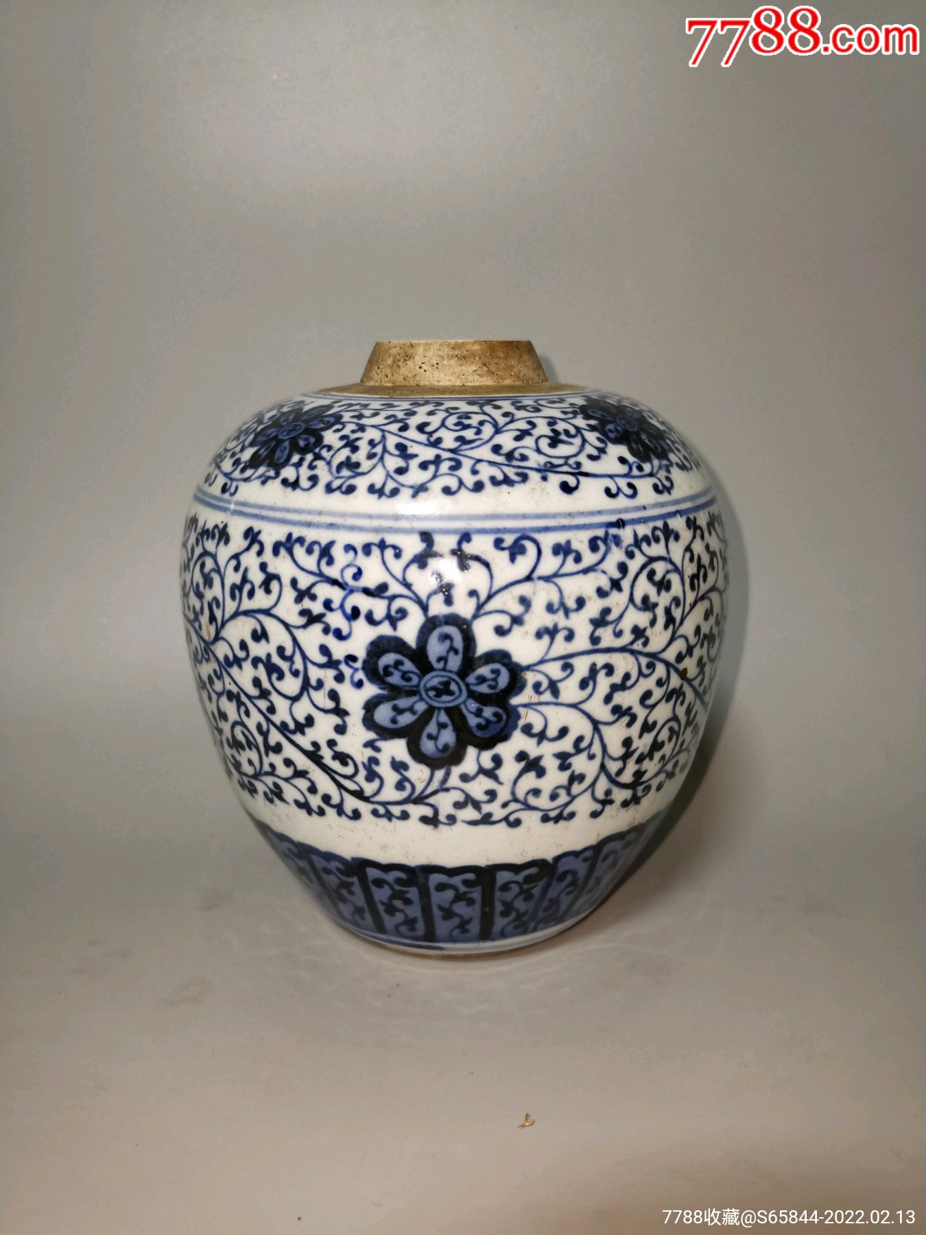 清代青花缠枝莲纹罐