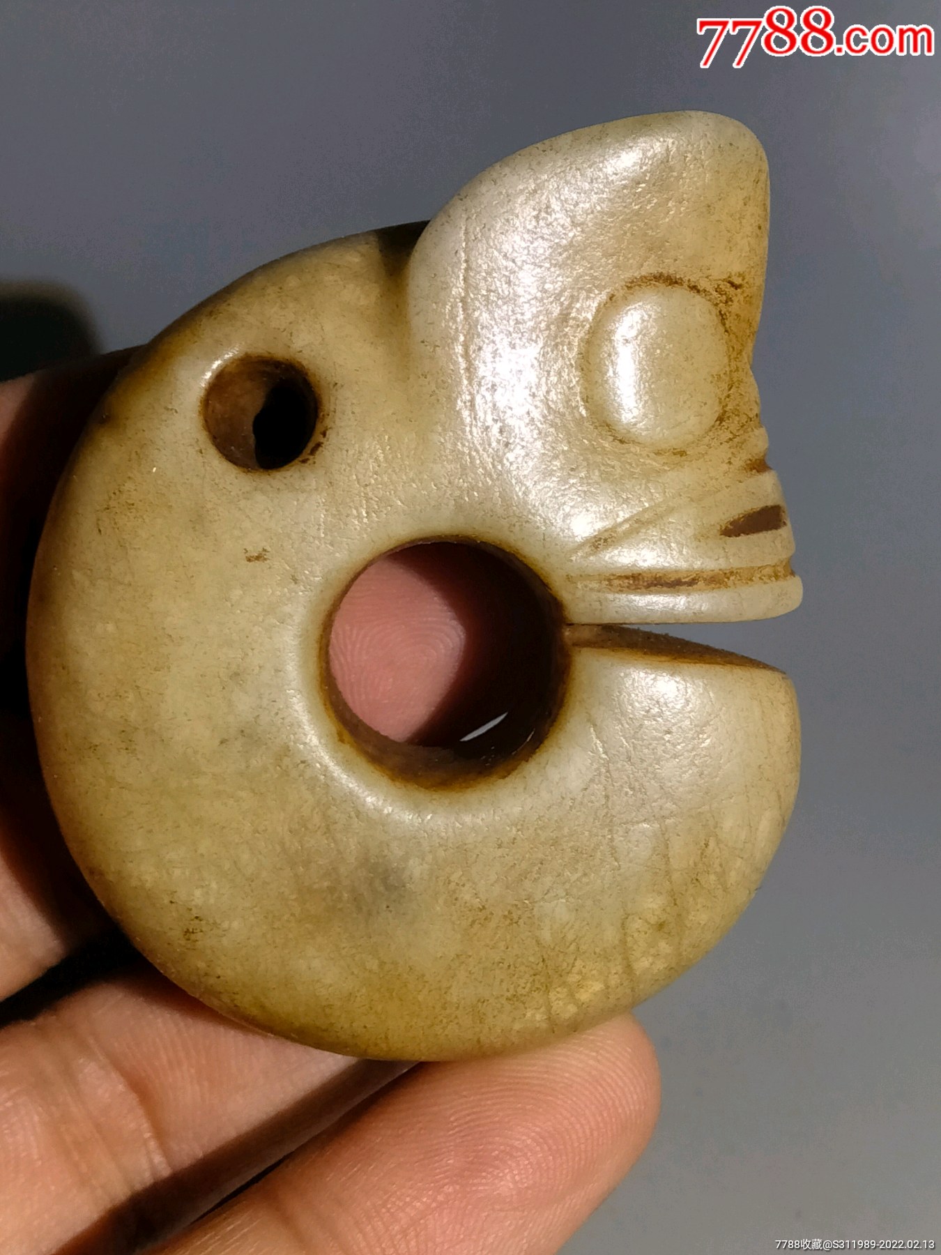 精品玉猪龙风化明显包浆沁入骨红山文化