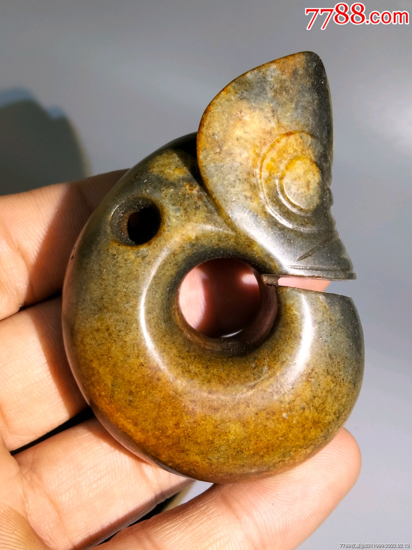 以前收的河磨玉玉猪龙风化明显包浆沁入骨红山文化