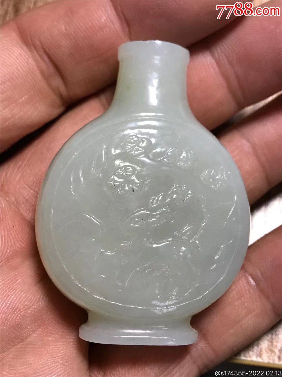 清代和田玉鼻烟壶