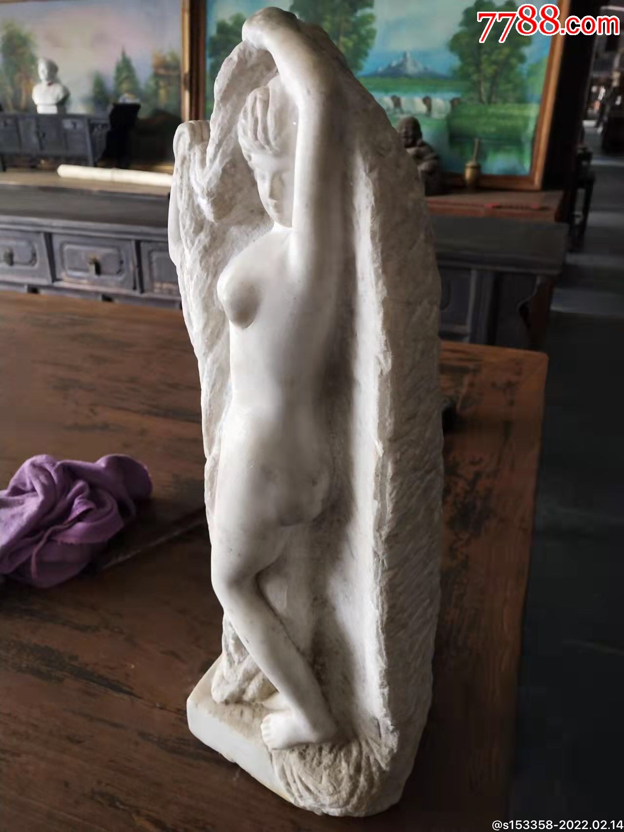 一件汉白玉石的雕件浴女纯手工一块石头出的