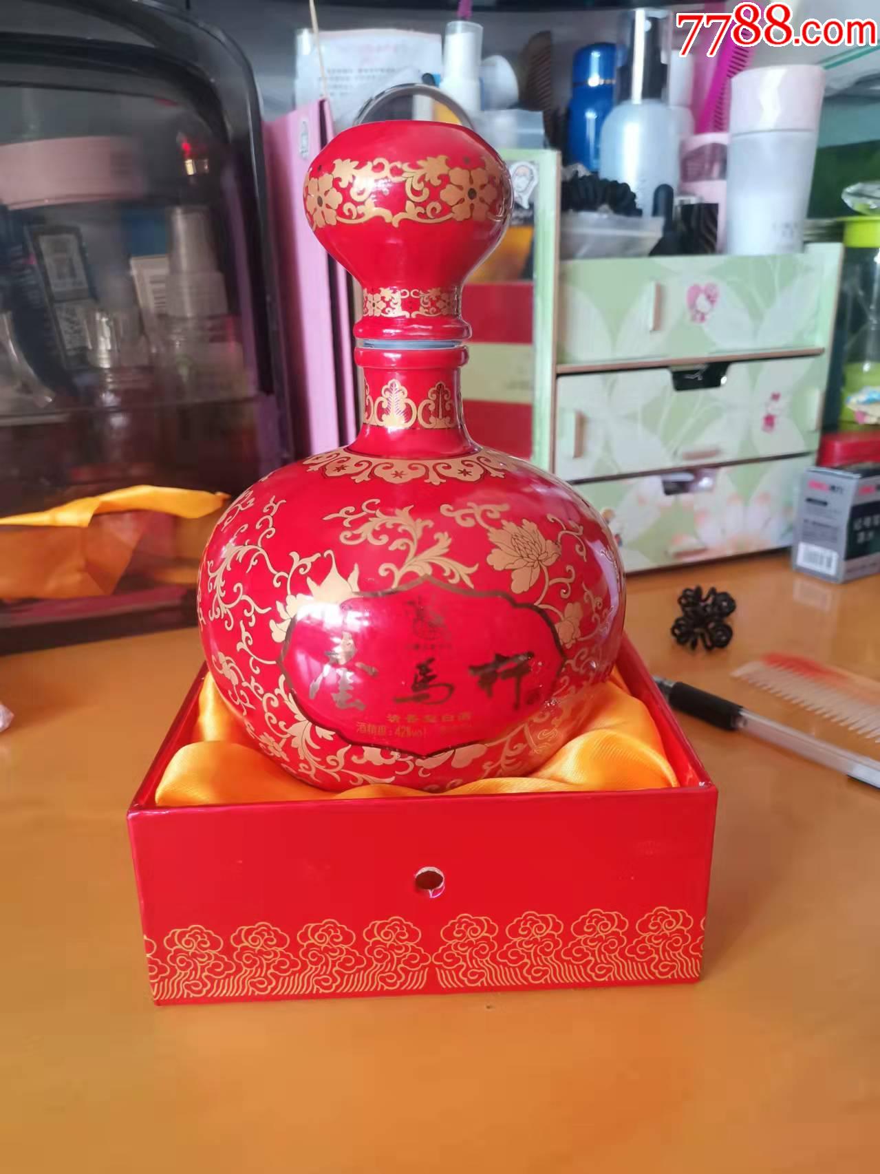 套马杆红瓷带外盒酒瓶