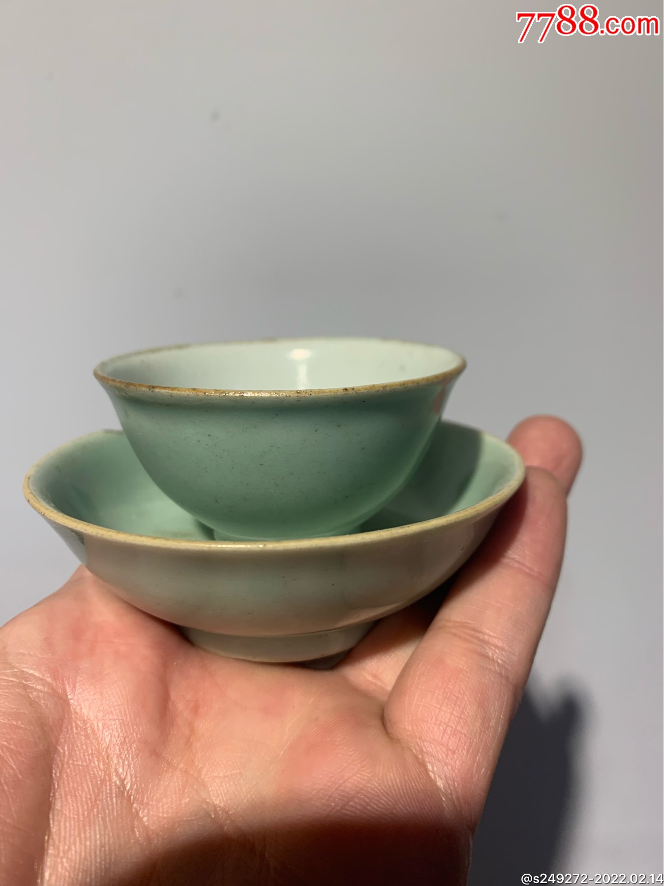 清代中期一组豆青釉茶具