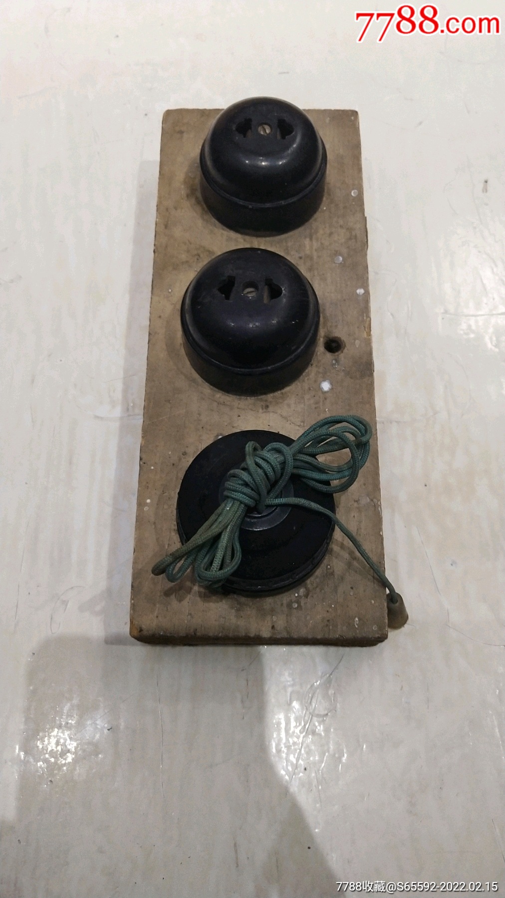 怀旧文革老物件正常使用七十年代老黑胶木两孔圆插座老式拉线盒原带