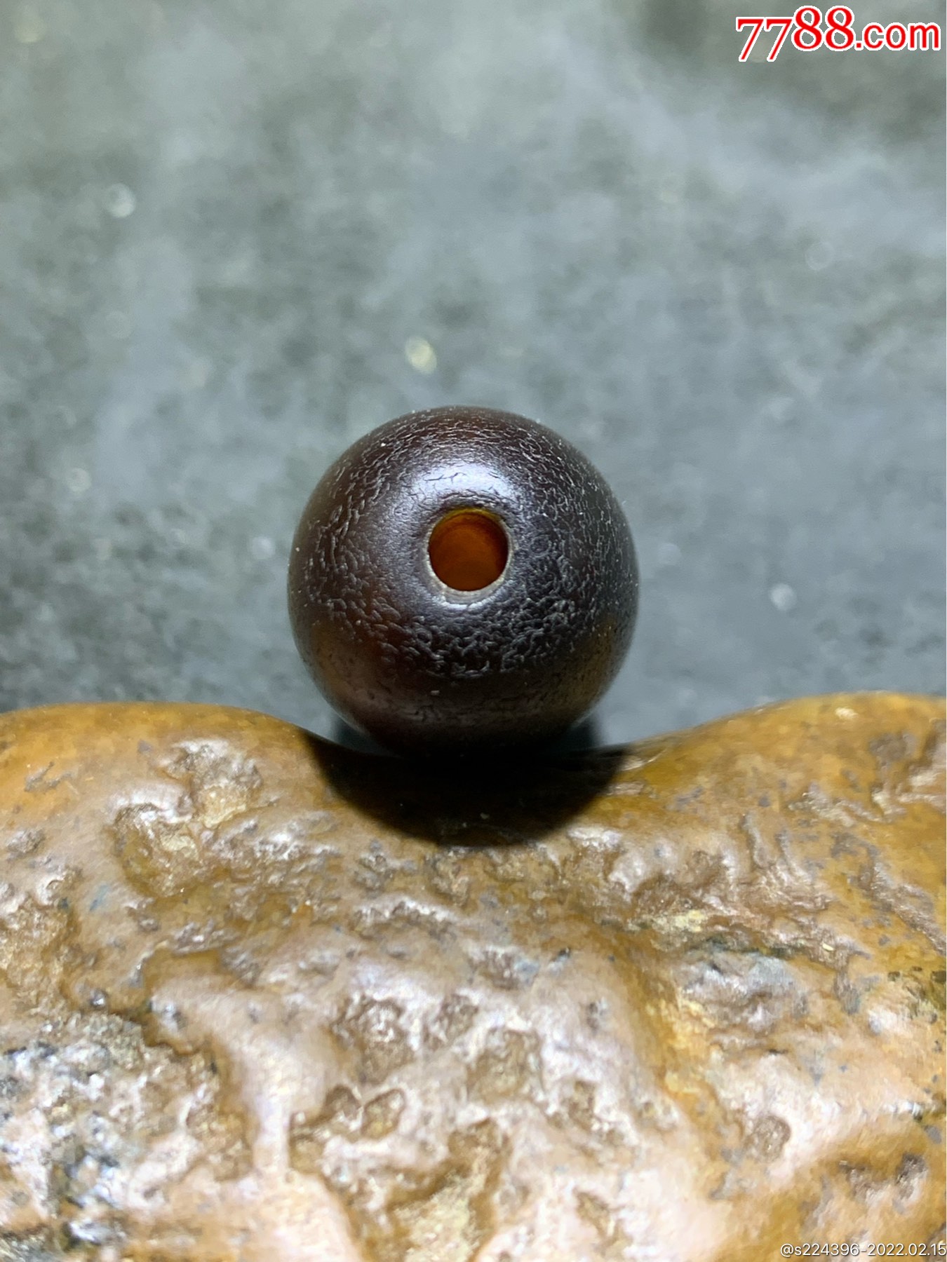 精品风化纹玛瑙随形桶珠一颗