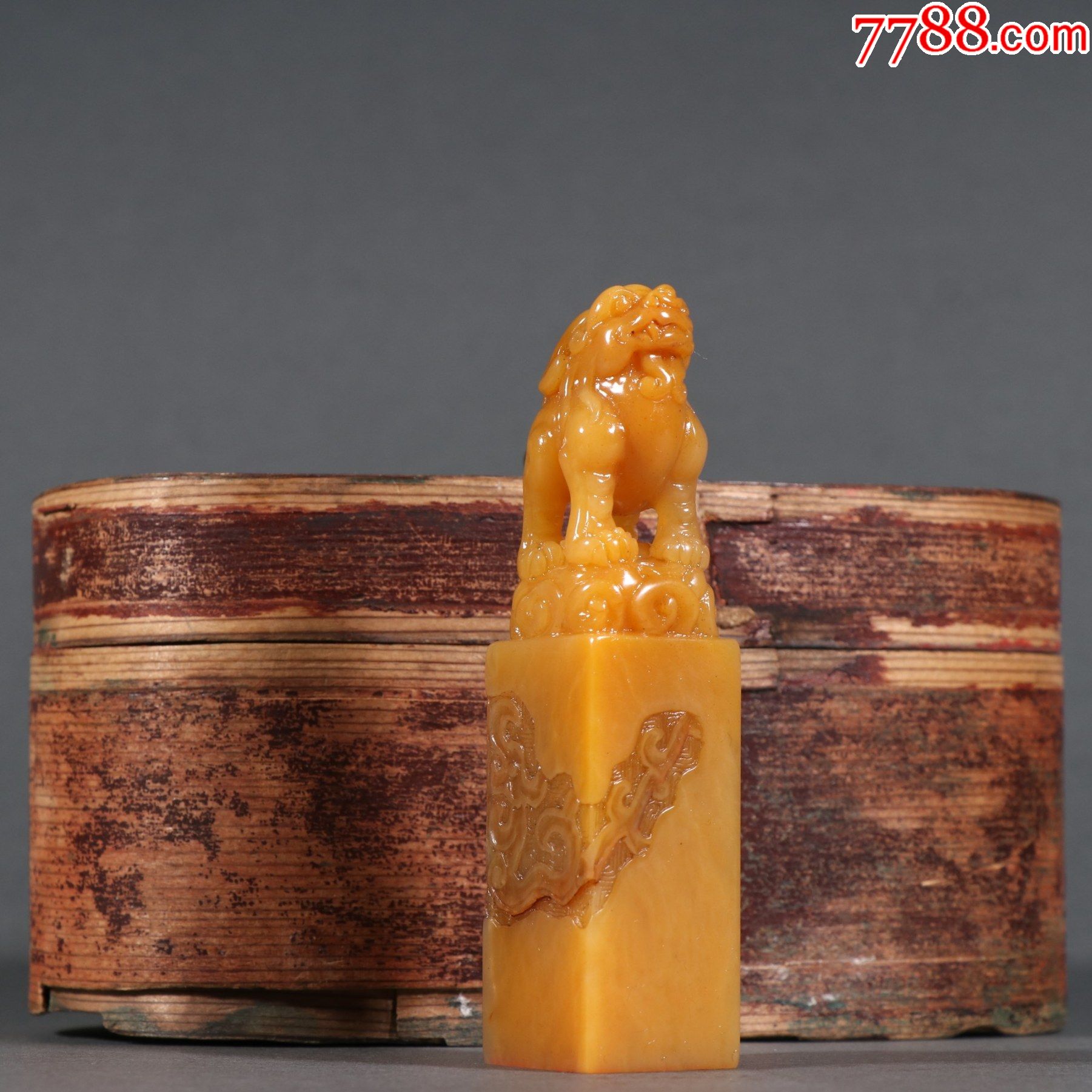 冯康侯款田黄石瑞兽扭印章