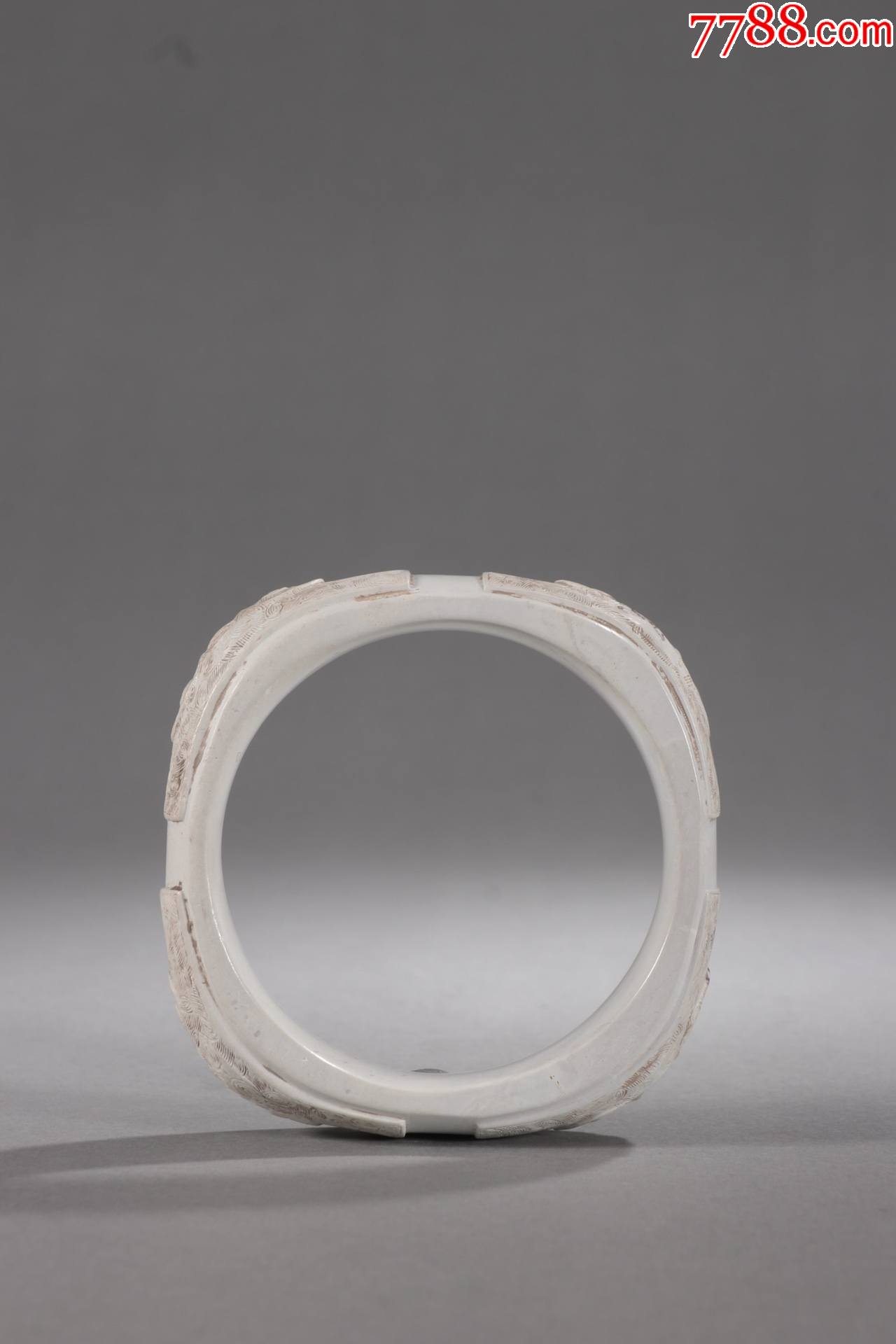 良渚文化鸡骨白玉宽条手镯