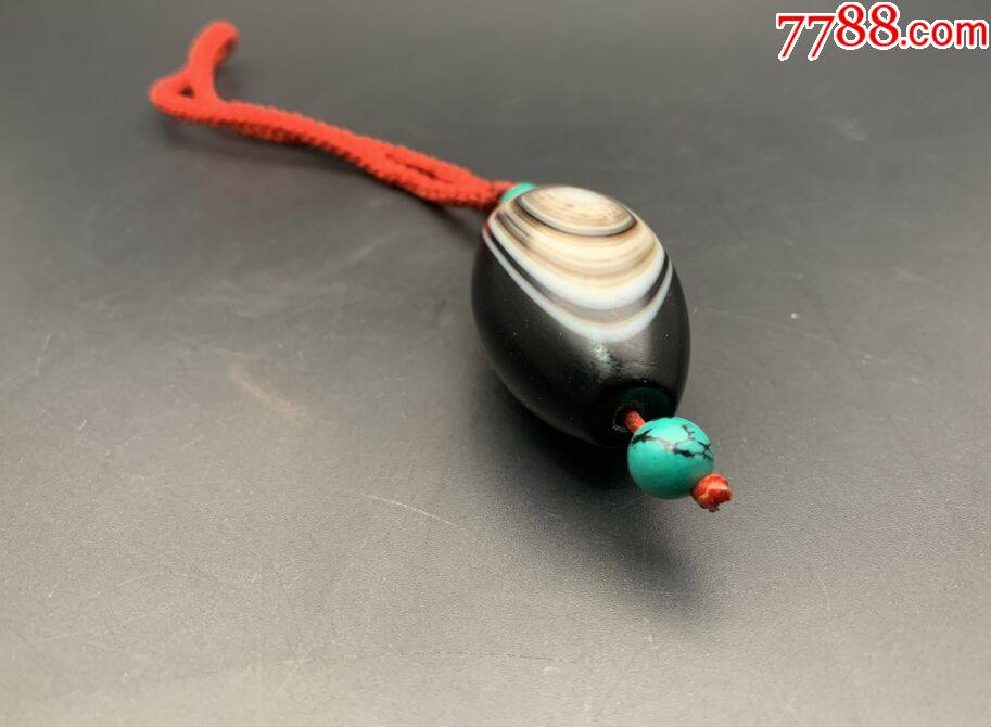 一眼天珠一个天然缠丝玛瑙