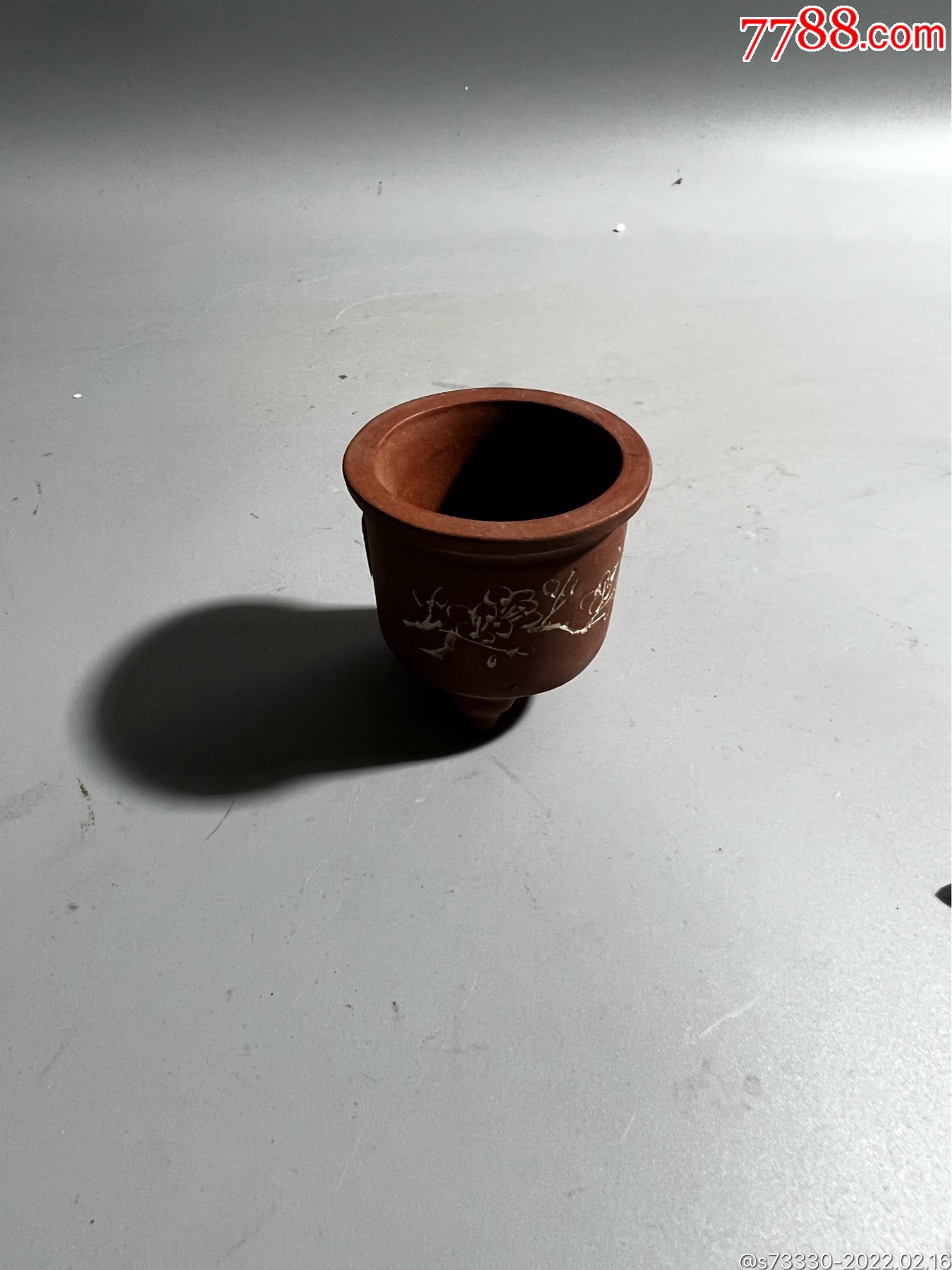 7080年代宜兴手刻三足微型紫砂花盆一只