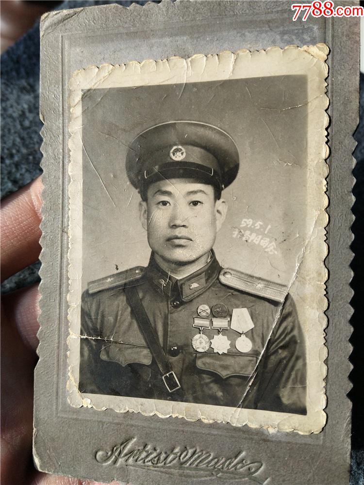 参加过抗美援朝淮海渡江的早期坦克兵军人少尉照片
