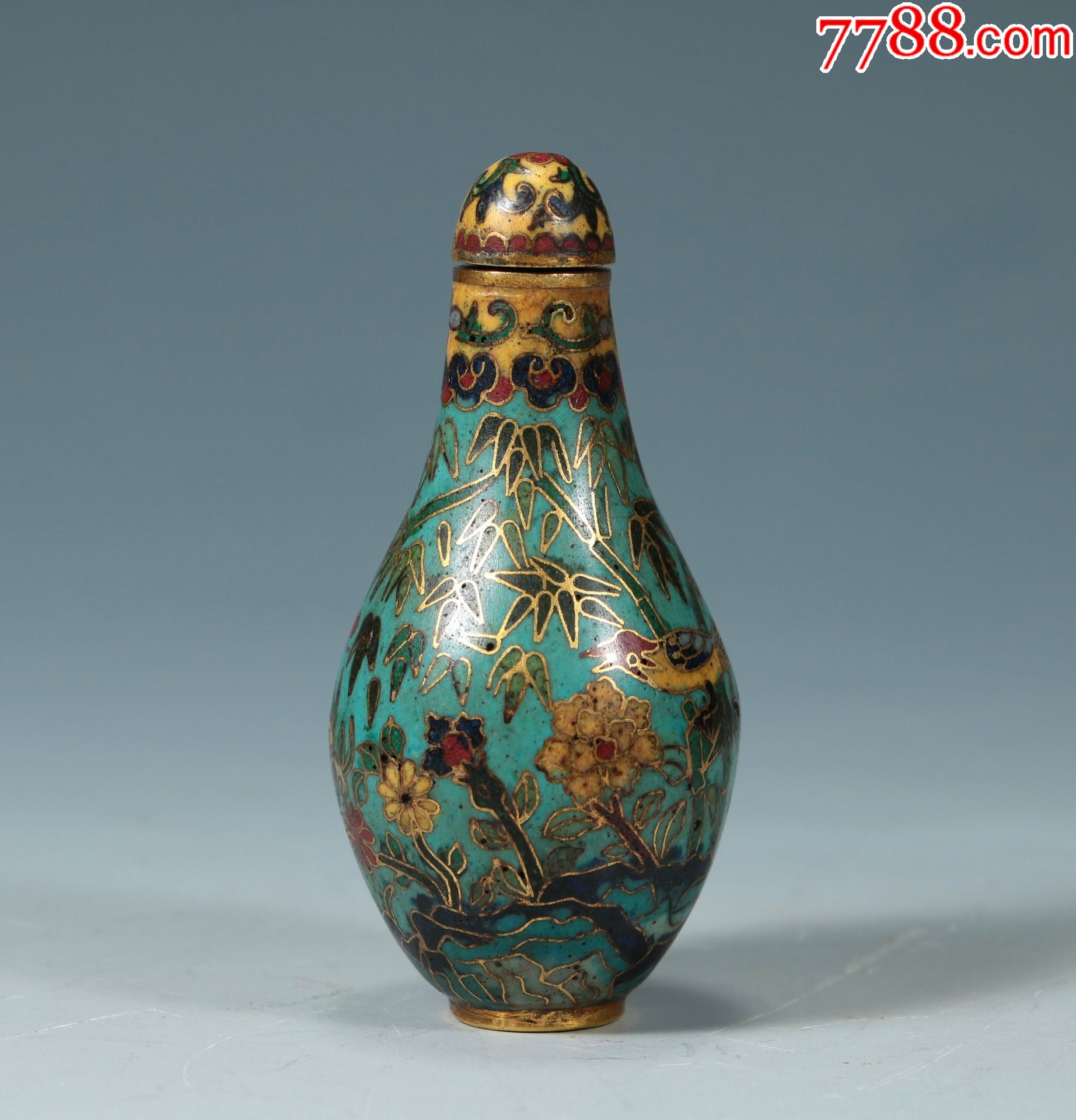 铜胎掐丝珐琅花鸟纹鼻烟壶