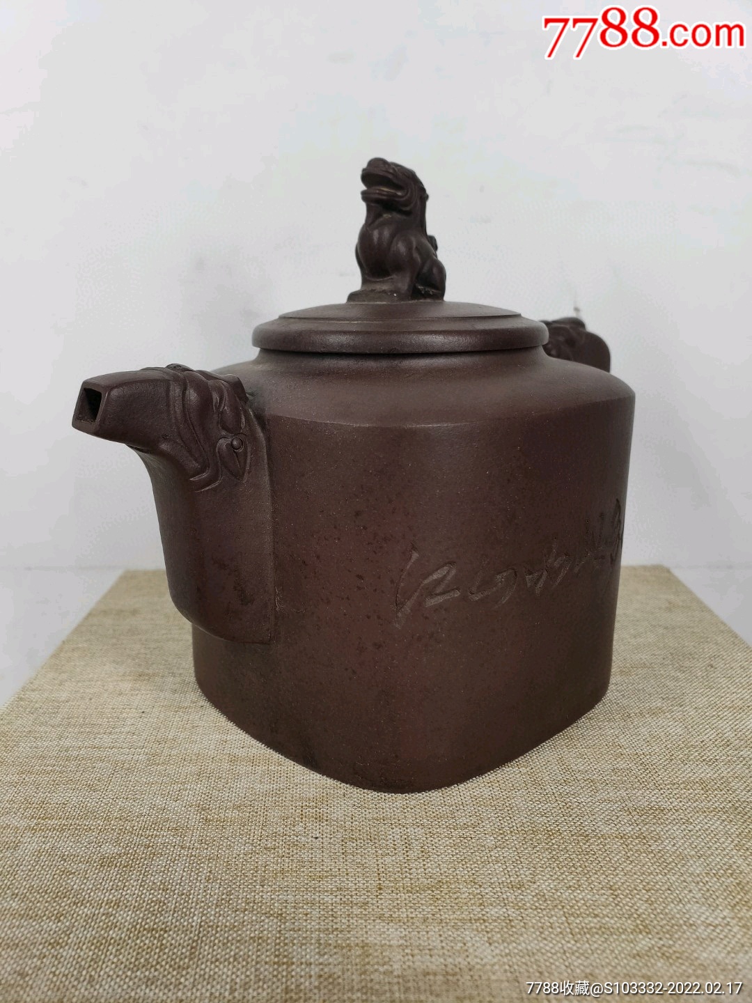 民间收到民藏施小马底款精品老紫砂壶一把壶内有印章款盖内有印章款