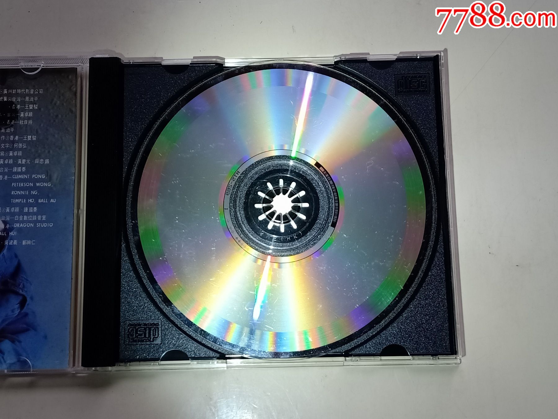 85品——碟面有较多浅浅的碎细丝漂浮在碟面上(不影响正常播放),碟片