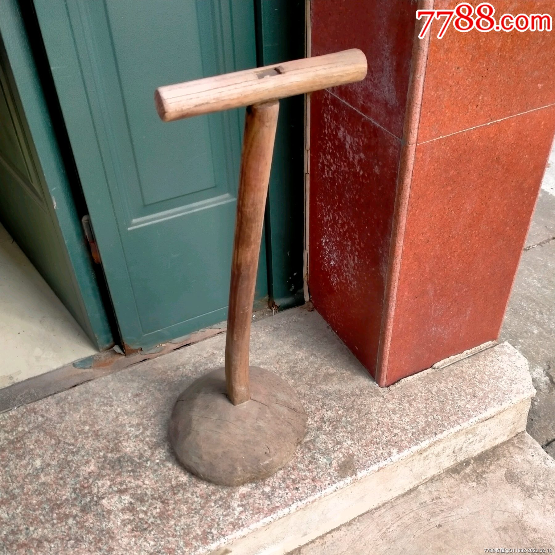 酒企文化馆展民国压榨酒糟用的木用工具